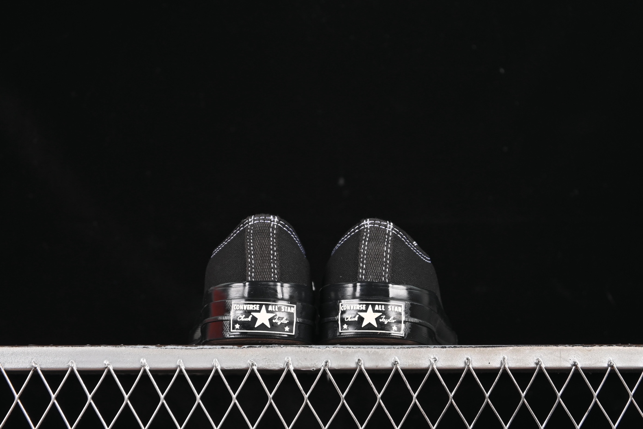 💰140纯原
Converse Chuck 1970s 匡威官方新款 黑武士 低帮休闲板鞋 A17938C
#工艺：硫化1:1（重量1:1、真标、原钢印、材质标、鞋型标、合格证）
尺码：35 36 36.5 37 37.5 38 39 39.5 40 41 41.5 42 42.5 43 44 M.C3