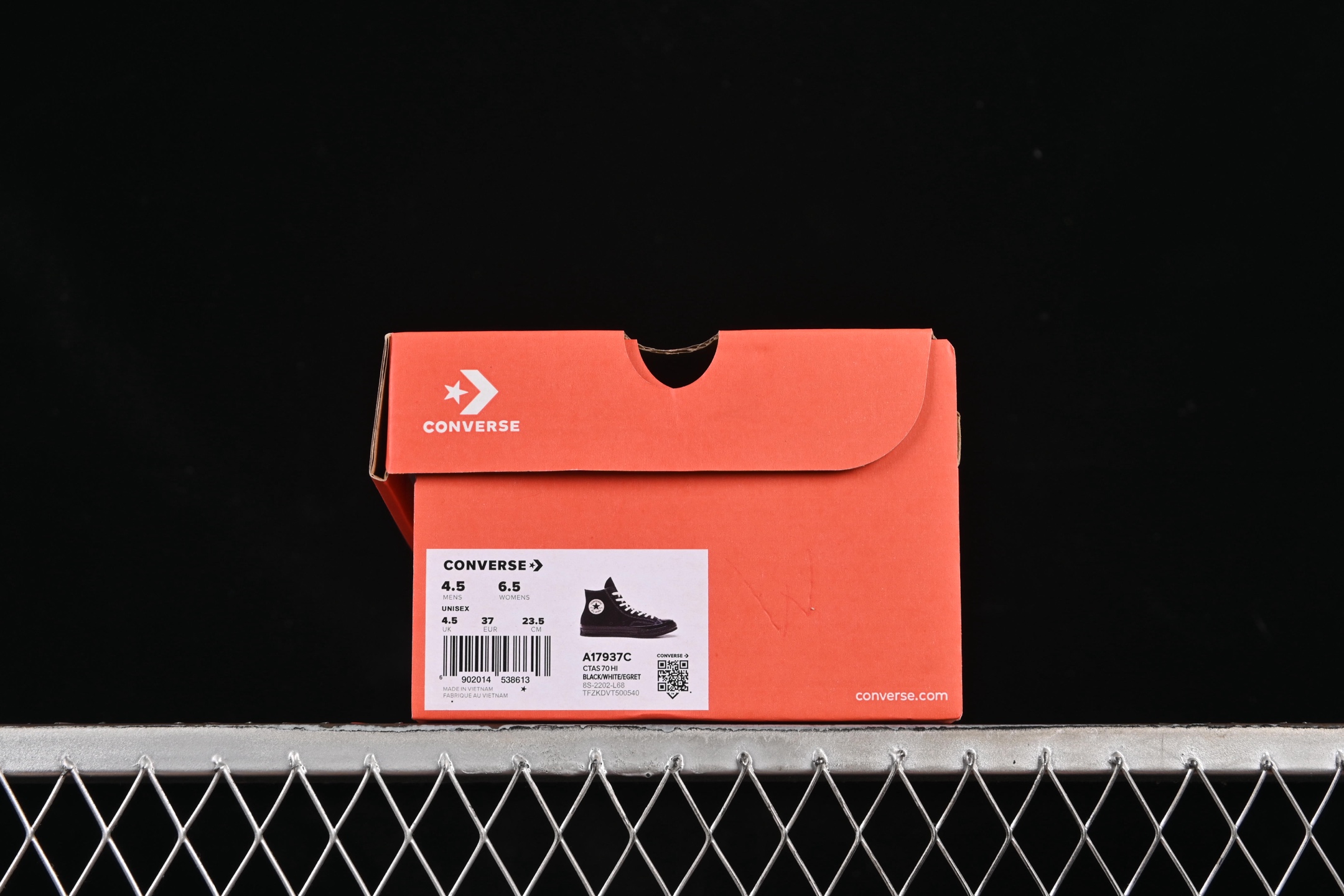 💰140纯原
 Converse Chuck 1970s 匡威官方新款 黑武士 高帮休闲板鞋 A17937C
#工艺：硫化1:1（重量1:1、真标、原钢印、材质标、鞋型标、合格证）
尺码：35 36 36.5 37 37.5 38 39 39.5 40 41 41.5 42 42.5 43 44 M.C3