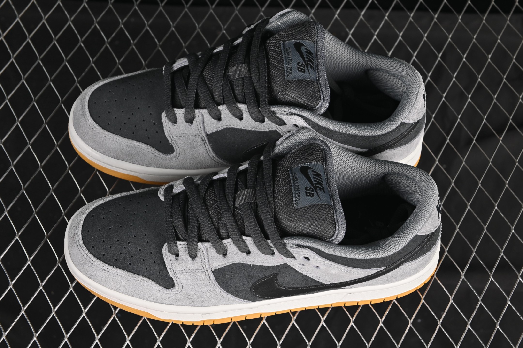💰200真标💰260公司级💰360纯原
Nike SB Dunk Low 黑灰色 低帮休闲板鞋 HF3063-001
尺码:36 36.5 37.5 38 38.5 39 40 40.5 41 42 42.5 43 44 44.5 45 46 F.D4