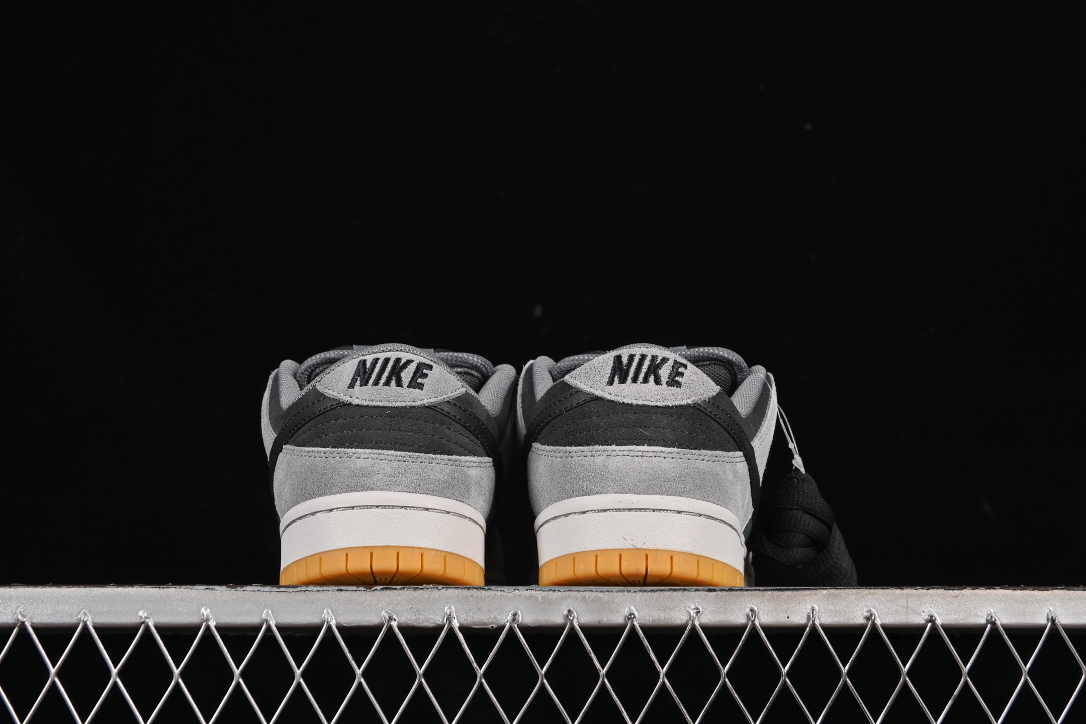 💰200真标💰260公司级💰360纯原
Nike SB Dunk Low 黑灰色 低帮休闲板鞋 HF3063-001
尺码:36 36.5 37.5 38 38.5 39 40 40.5 41 42 42.5 43 44 44.5 45 46 F.D4