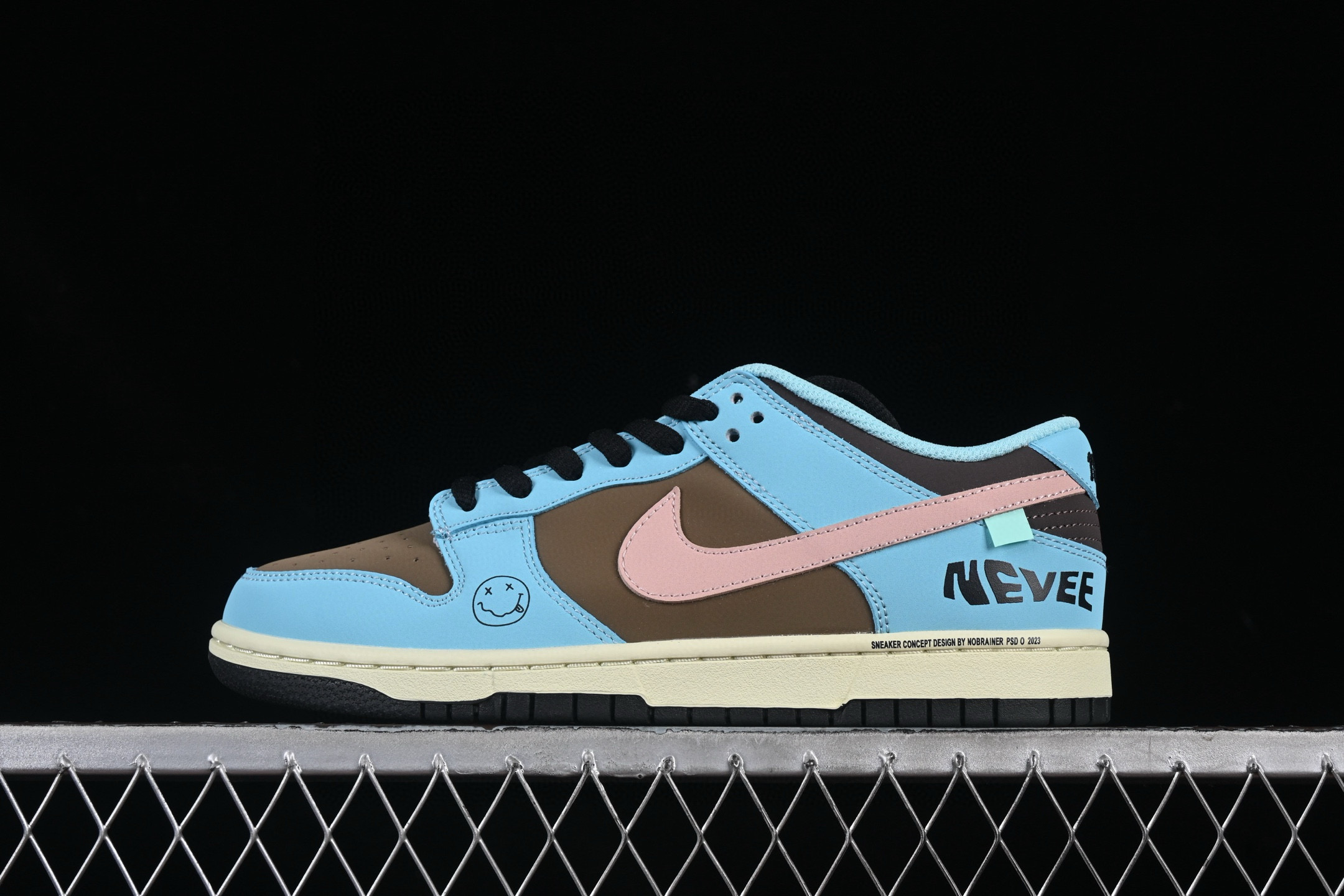 特价：
原 ¥360 9个配色Dunk 
现特价🉐💰200
