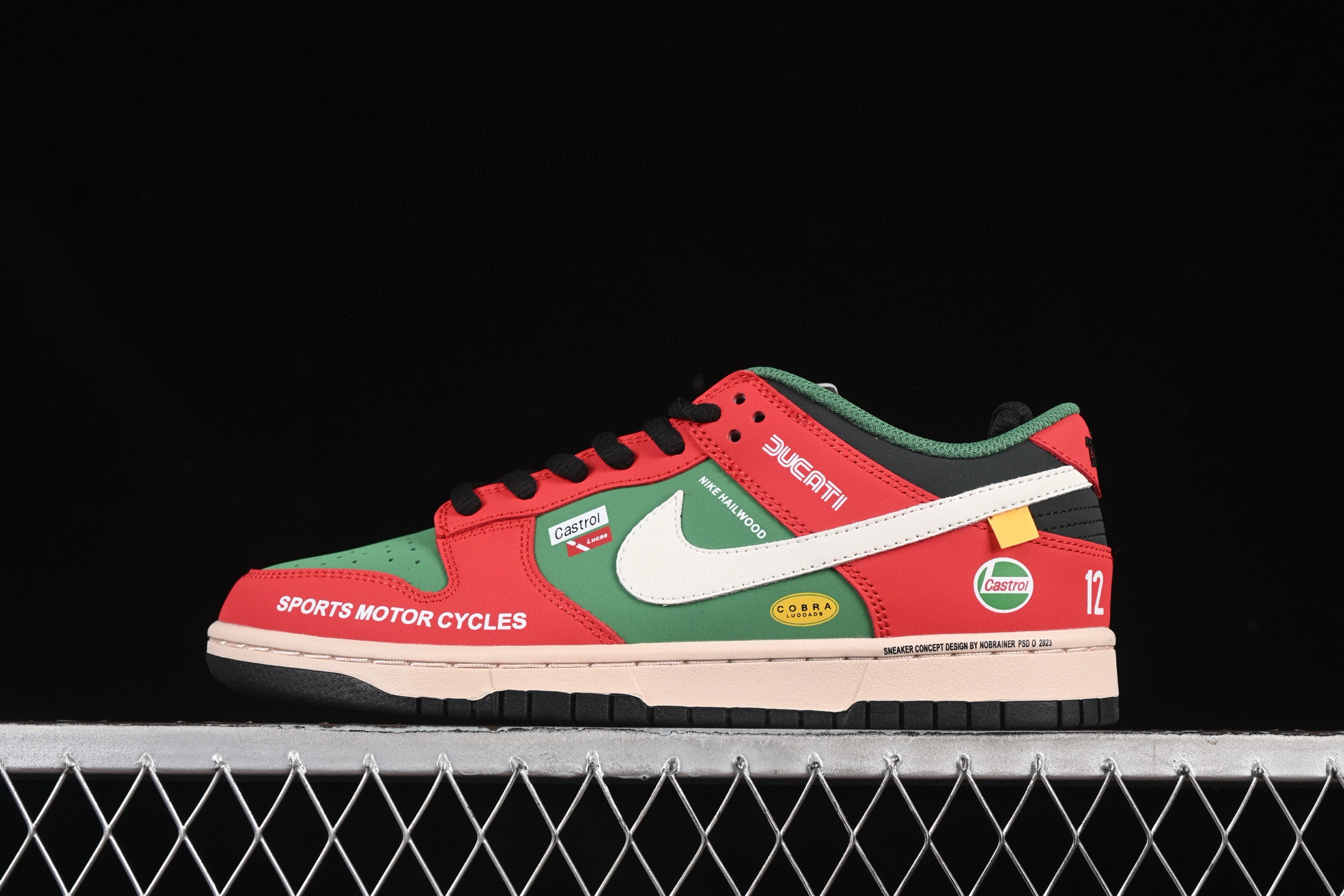 特价：
原 ¥360 9个配色Dunk 
现特价🉐💰200
