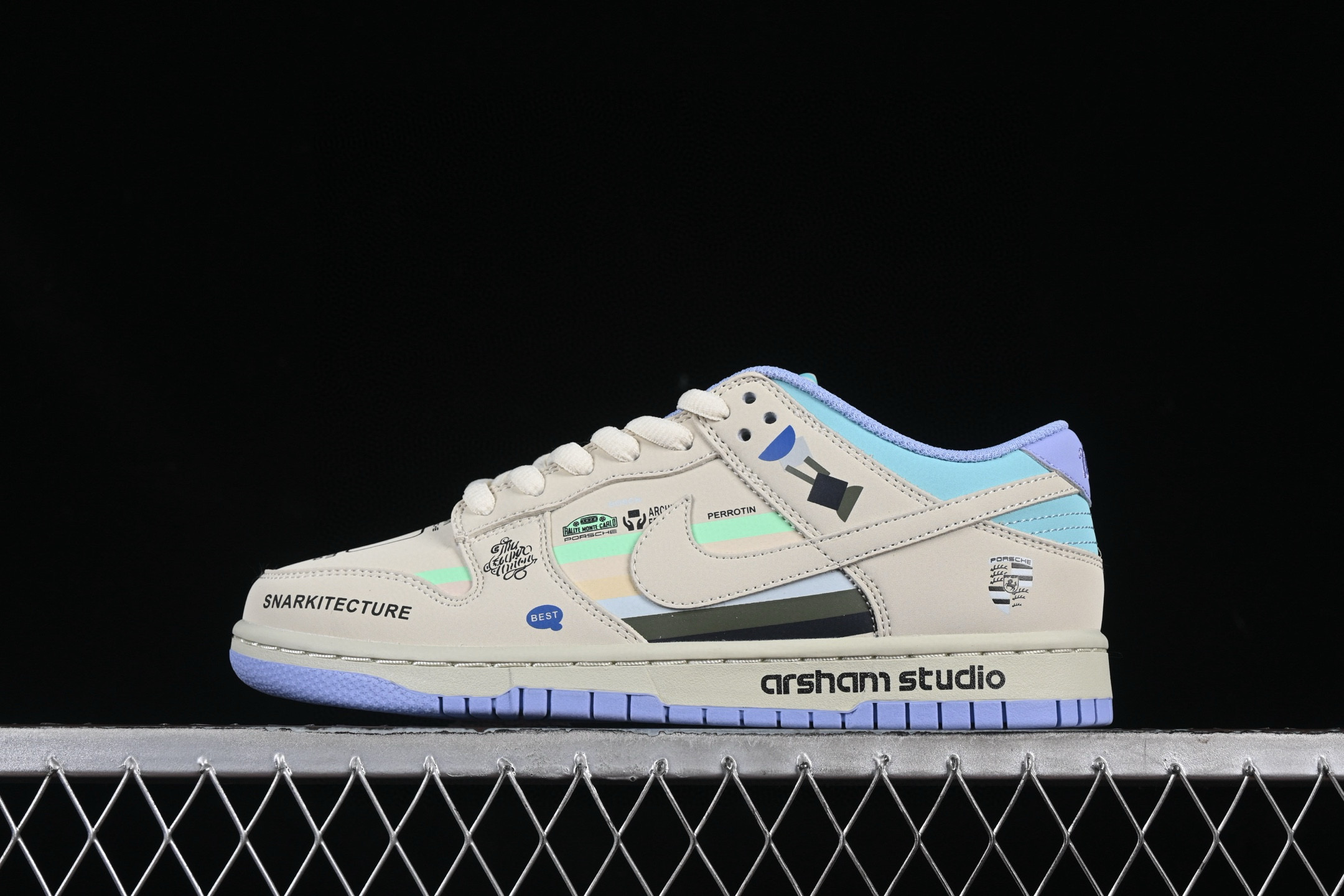 特价：
原 ¥360 9个配色Dunk 
现特价🉐💰200
