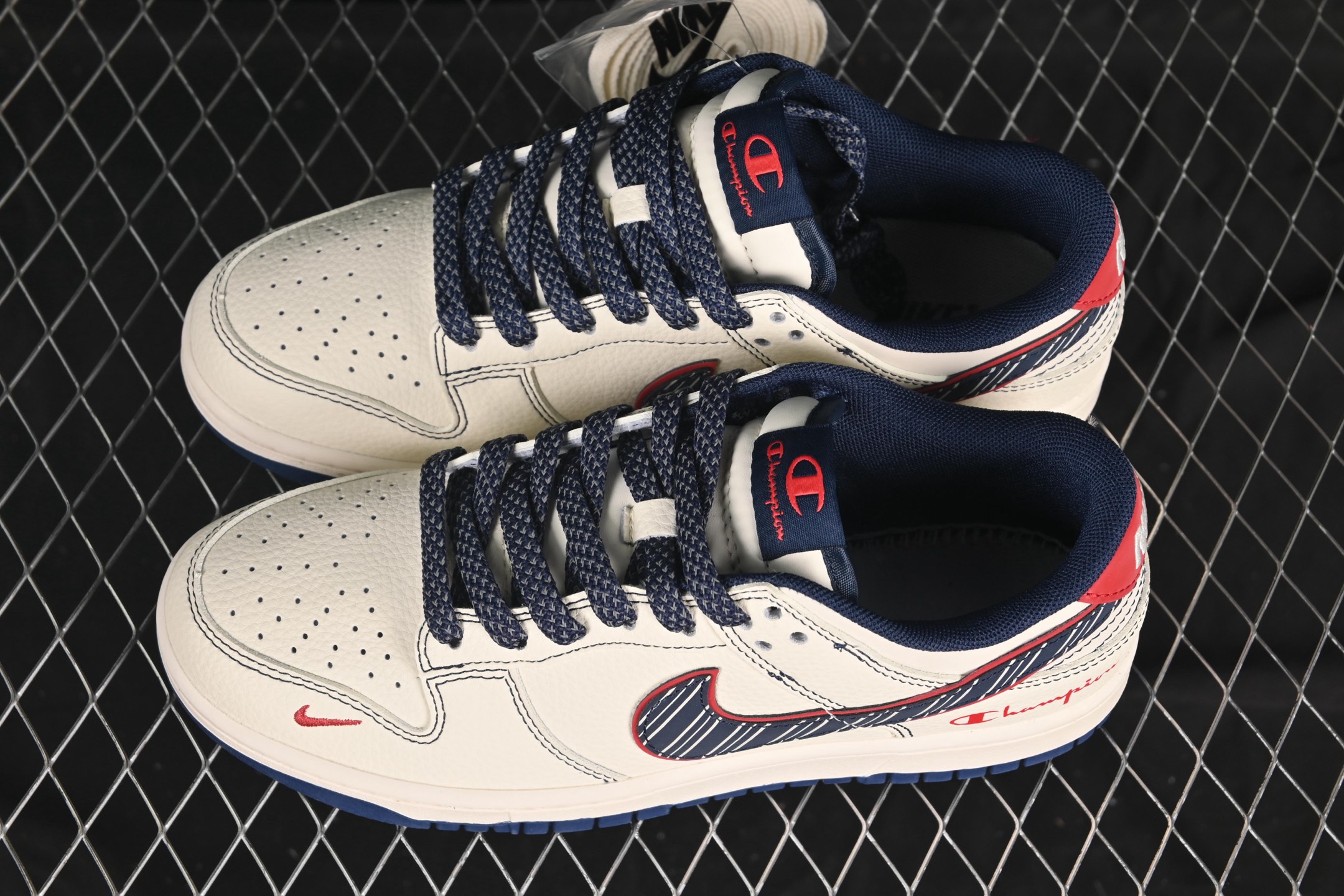 💰280公司级💰360纯原
Nike SB Dunk Low 冠军联名 米蓝红 周年高端定制 低帮休闲板鞋 QW5836-017
#定制鞋盒 大厂纯原品质出货 超高清洁度 皮料切割干净无任何毛边 细节完美
尺码:36 36.5 37.5 38 38.5 39 40 40.5 41 42 42.5 43 44 44.5 45 9.E5