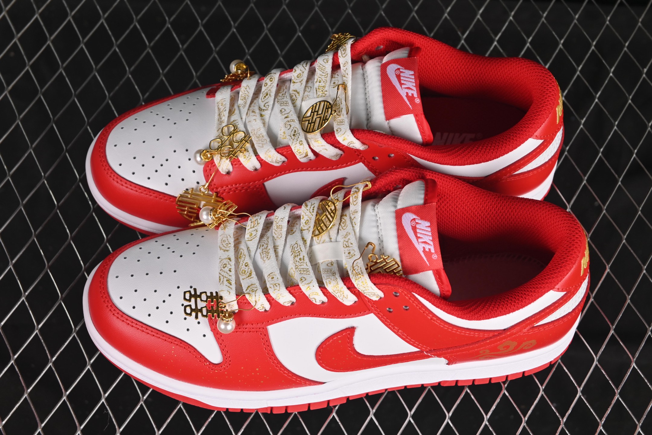 💰280公司级💰360纯原
Nike SB Dunk Low "Just Do it" 囍庆婚礼 周年高端定制 低帮休闲板鞋 FB9109-119
#定制鞋盒 大厂纯原品质出货 超高清洁度 皮料切割干净无任何毛边 细节完美
尺码:36 36.5 37.5 38 38.5 39 40 40.5 41 42 42.5 43 44 44.5 45 46 9.E5