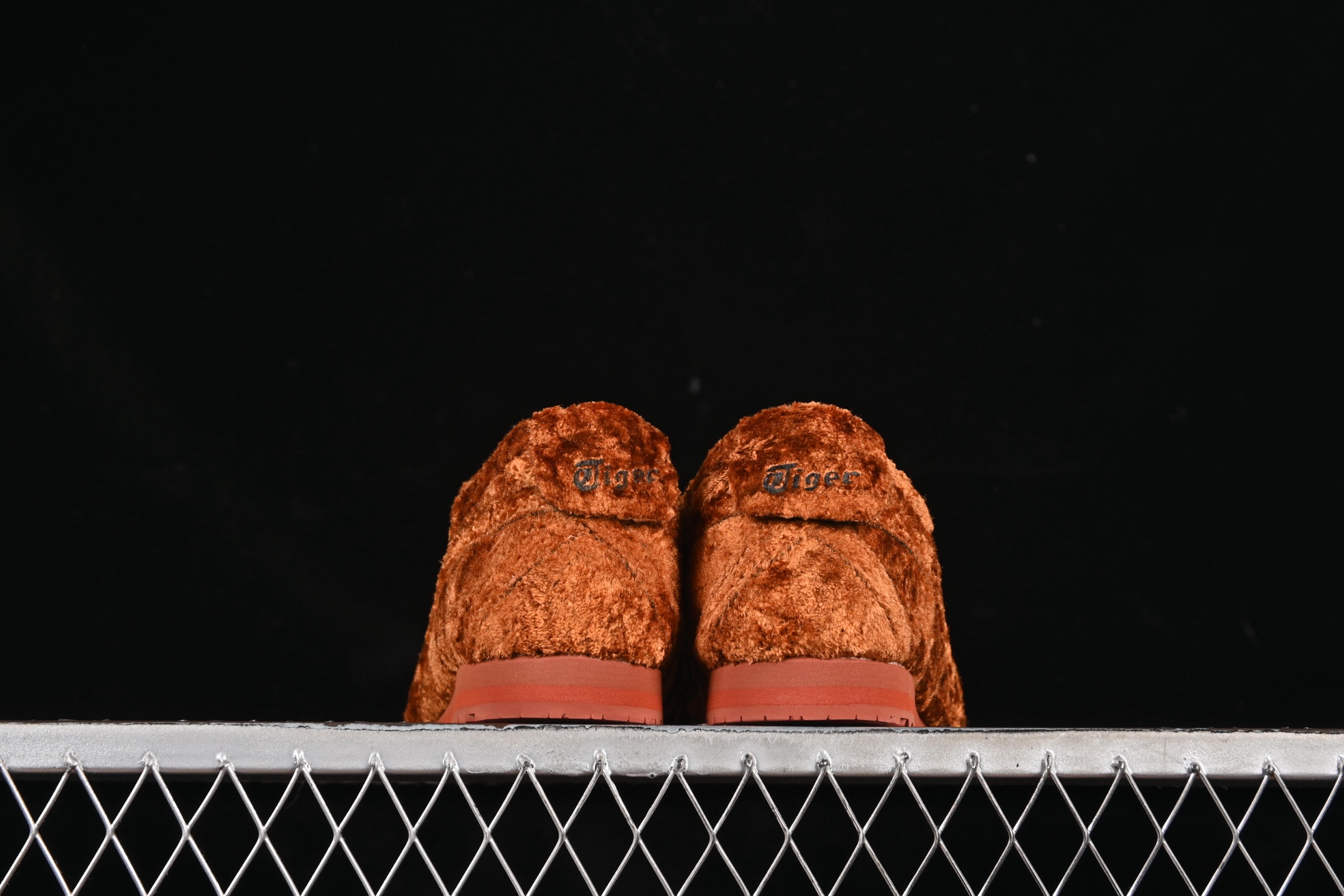 💰200纯原
OnitsukaTiger/鬼塚虎 Mexico 66 Velvet 低帮休闲跑步鞋 1183C270-200
尺码：36 37 37.5 38 39 39.5 40 40.5 41.5 42 42.5 43.5 44 45 B.D4