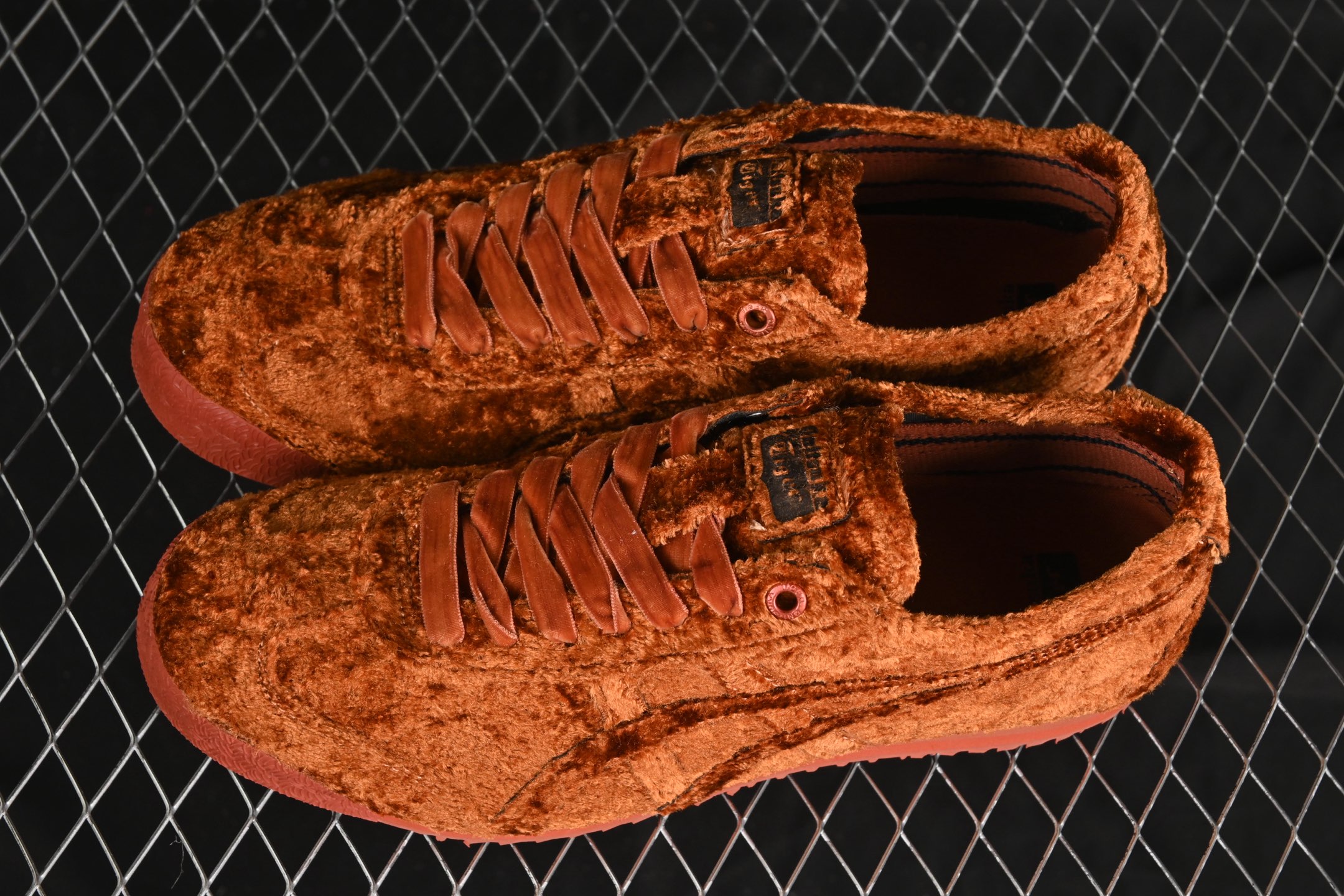 💰200纯原
OnitsukaTiger/鬼塚虎 Mexico 66 Velvet 低帮休闲跑步鞋 1183C270-200
尺码：36 37 37.5 38 39 39.5 40 40.5 41.5 42 42.5 43.5 44 45 B.D4