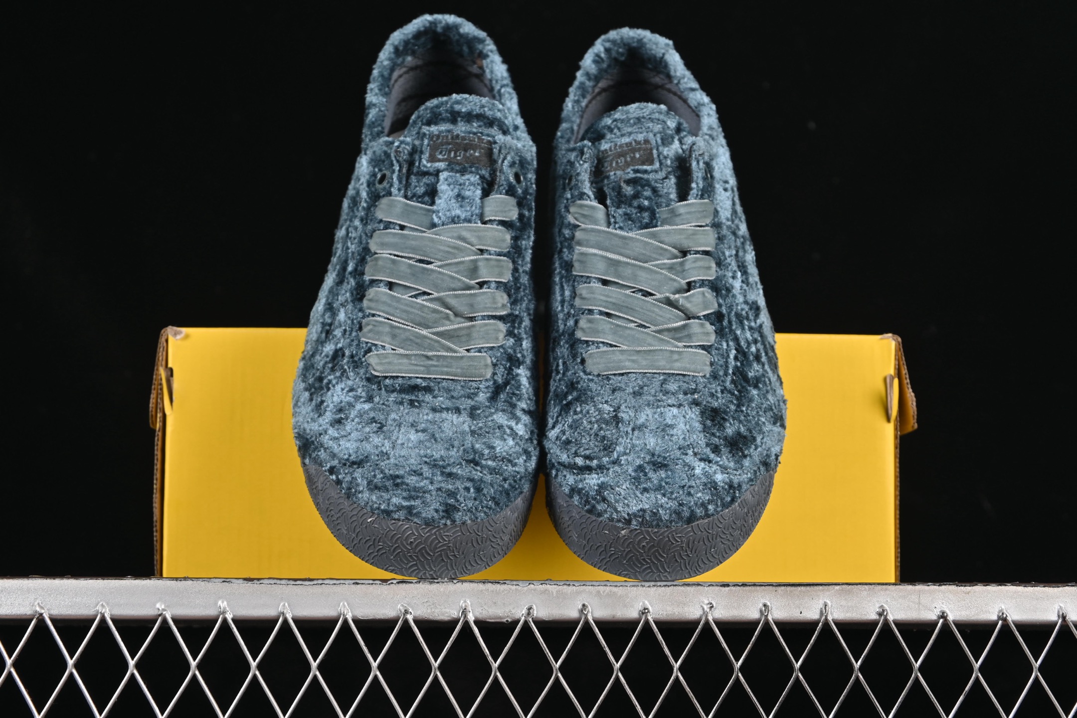 💰200纯原
OnitsukaTiger/鬼塚虎 Mexico 66 Velvet 低帮休闲跑步鞋 1183C270-400
尺码:36 37 37.5 38 39 39.5 40 40.5 41.5 42 42.5 43.5 44 45 B.D4