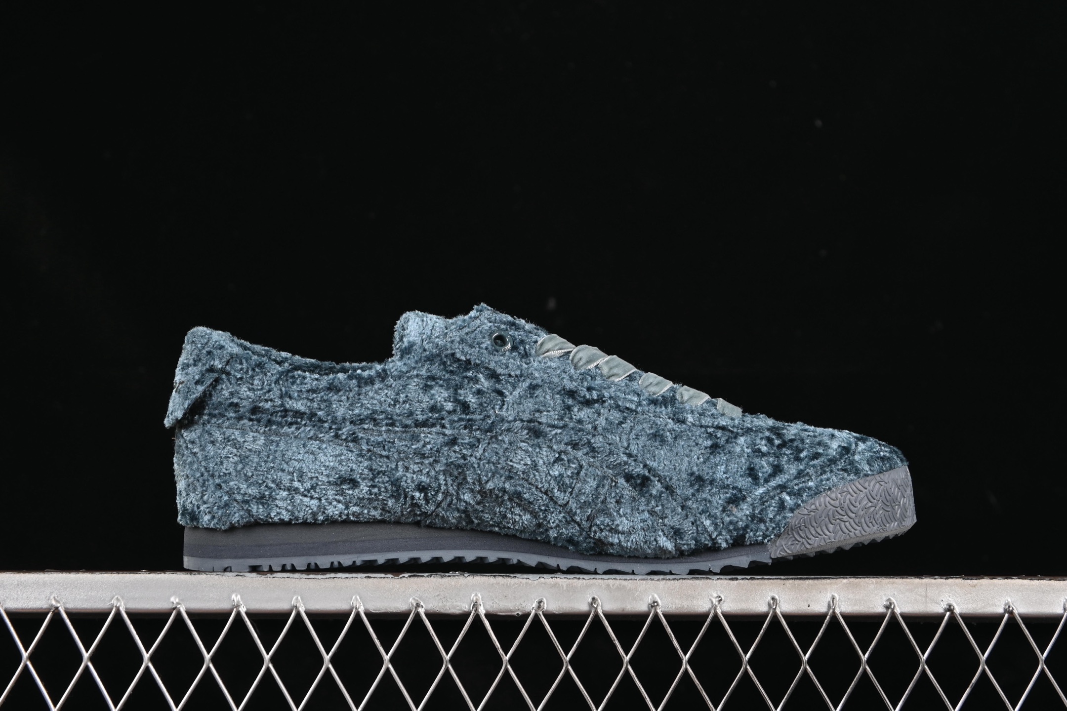 💰200纯原
OnitsukaTiger/鬼塚虎 Mexico 66 Velvet 低帮休闲跑步鞋 1183C270-400
尺码:36 37 37.5 38 39 39.5 40 40.5 41.5 42 42.5 43.5 44 45 B.D4