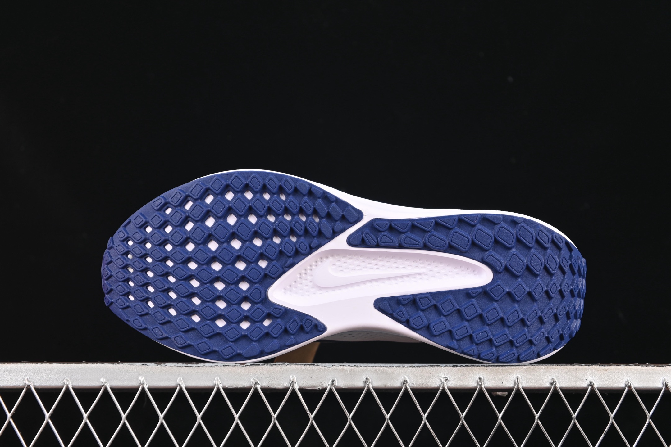  Nike Quest 6 耐克极致系列减震轻便跑鞋 FD6033-006
尺码：39 40 40.5