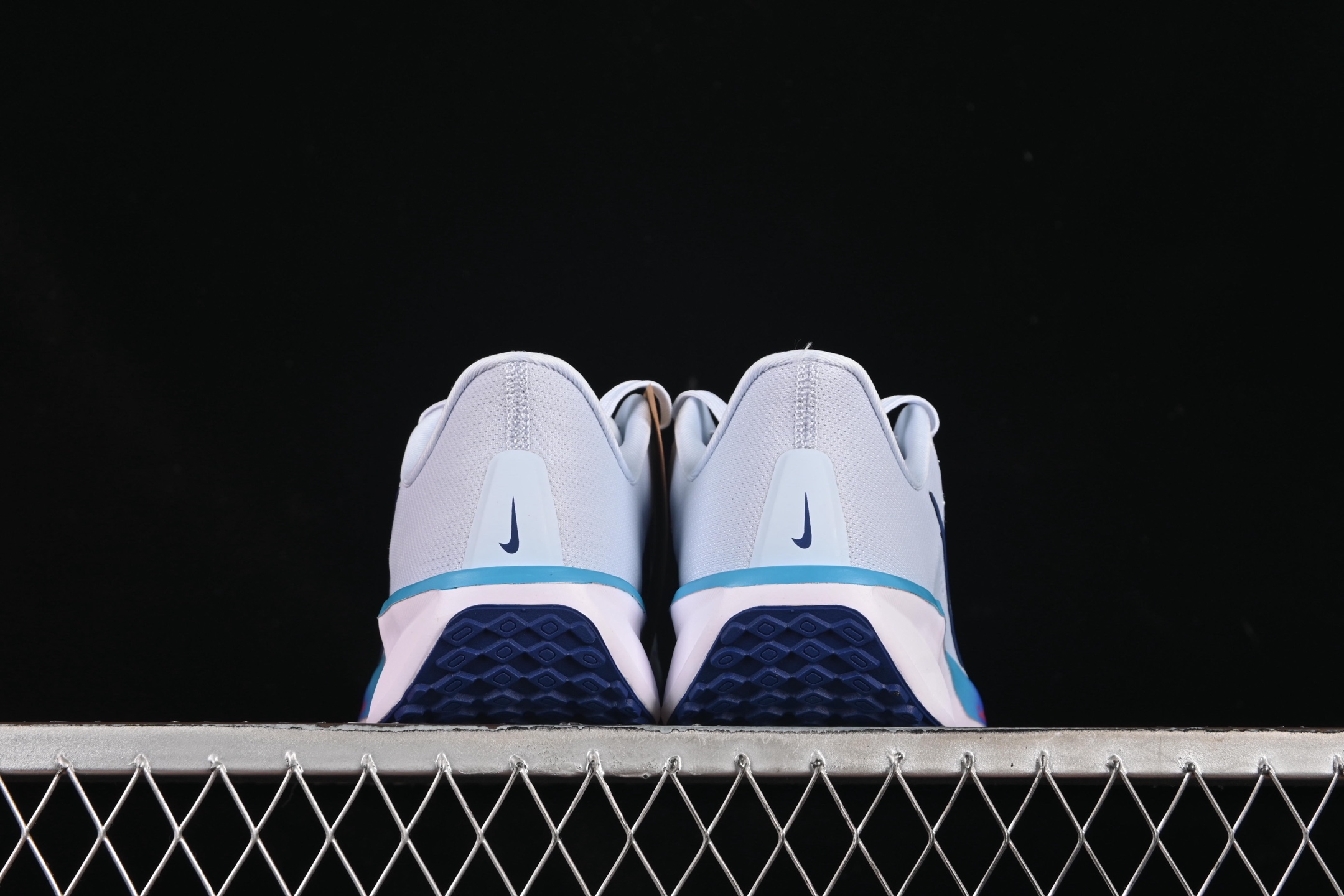  Nike Quest 6 耐克极致系列减震轻便跑鞋 FD6033-006
尺码：39 40 40.5