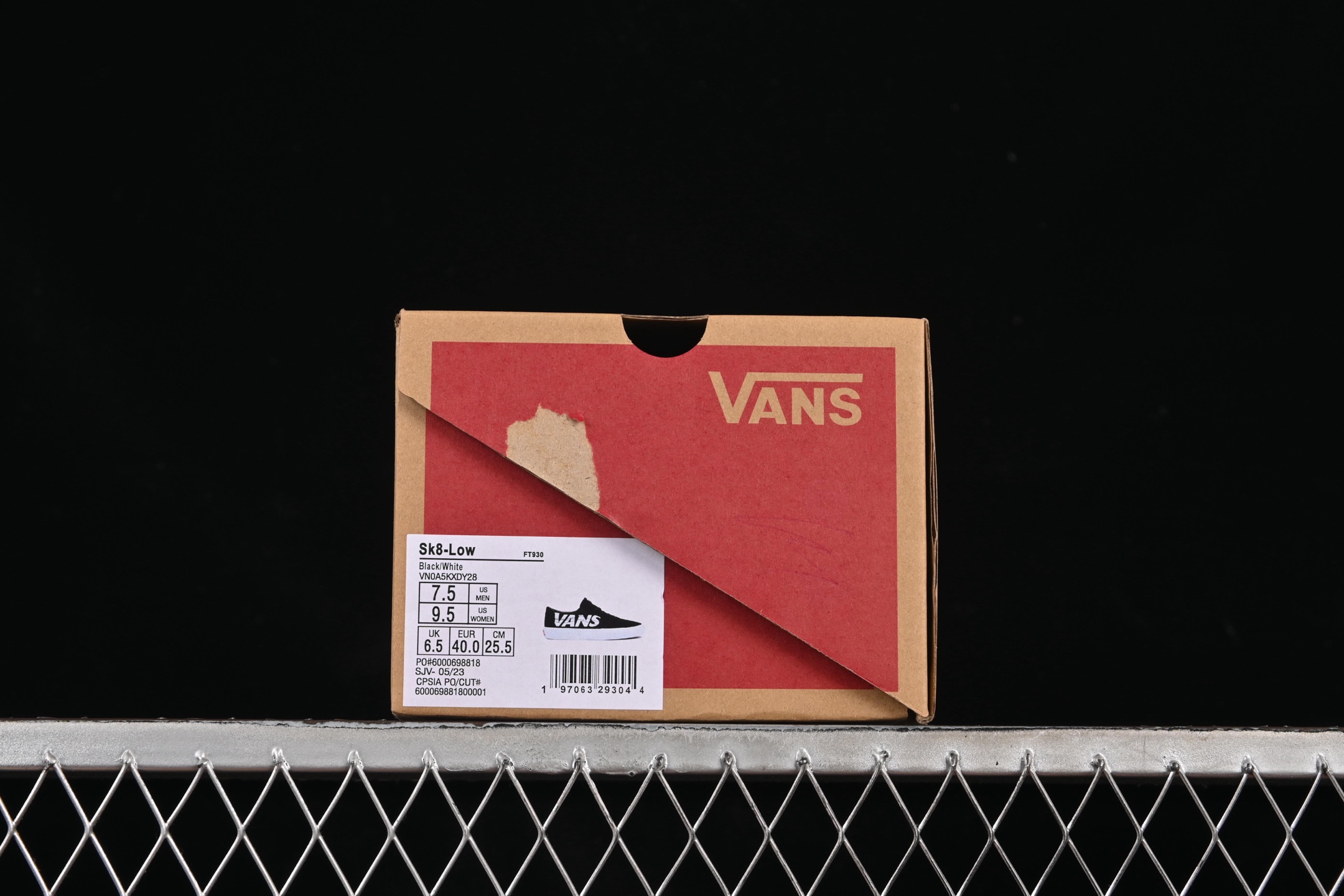💰150纯原
Vans Sk8-Low 万斯大Logo防滑休闲滑板鞋 VN0A5KXDY28
#工艺:硫化1:1(重量1:1、真标、原钢印、材质标、鞋型标、合格证)
尺码:35 36 36.5 37 38 38.5 39 40 40.5 41 42 42.5 43 44 M.C3