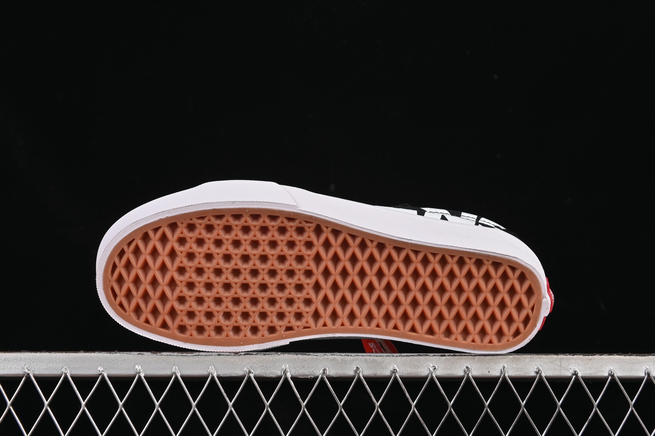 💰150纯原
Vans Sk8-Low 万斯大Logo防滑休闲滑板鞋 VN0A5KXDY28
#工艺:硫化1:1(重量1:1、真标、原钢印、材质标、鞋型标、合格证)
尺码:35 36 36.5 37 38 38.5 39 40 40.5 41 42 42.5 43 44 M.C3