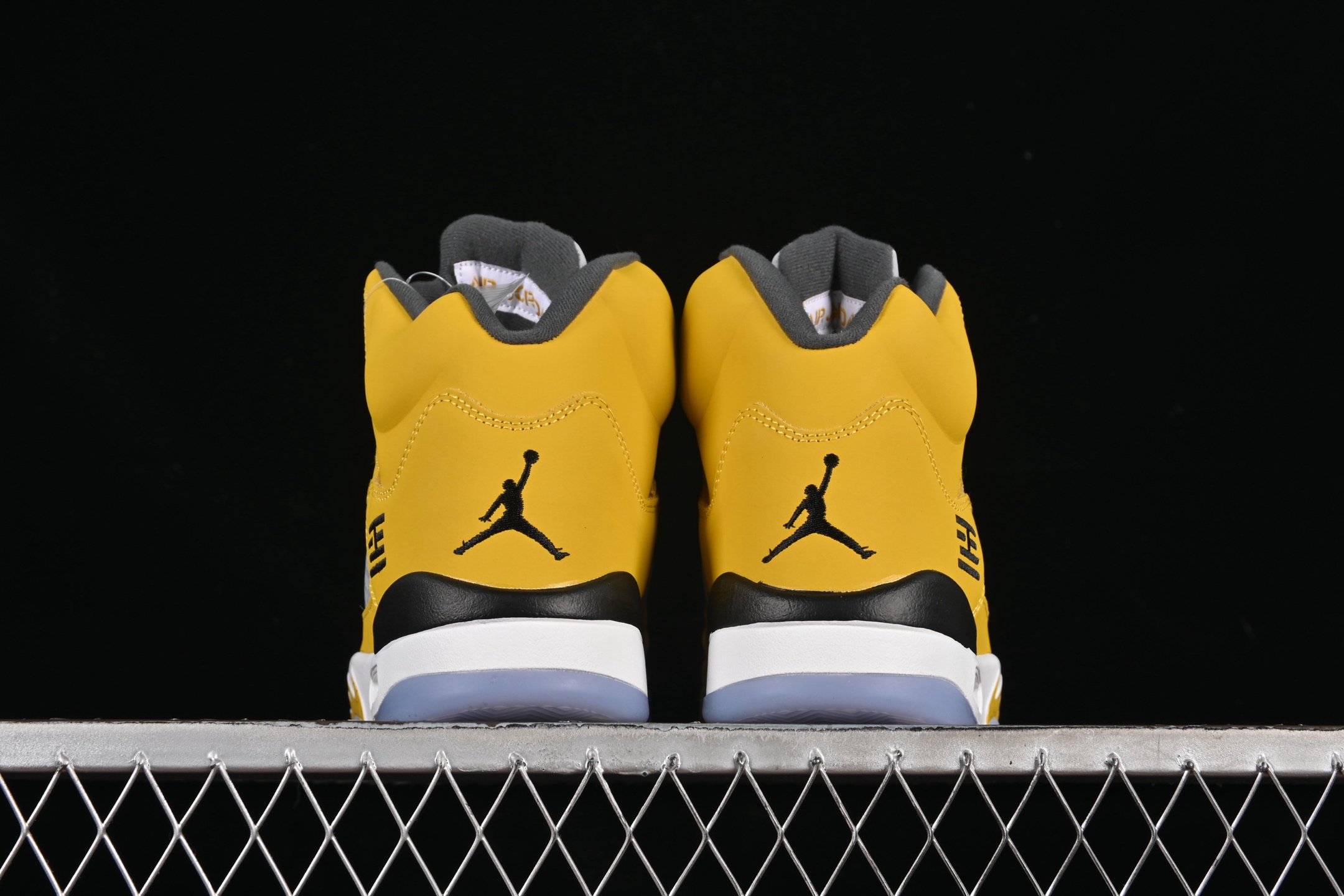 💰420纯原
 Air Jordan 5 Retro "Tokyo" AJ5 乔5东京限定 头层篮球鞋 IO3372-700
尺码：40 40.5 41 42 42.5 43 44 44.5 45 46 47.5 48.5 P.E5