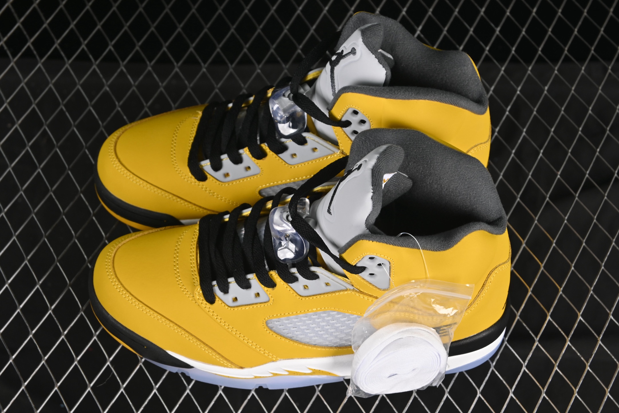 💰420纯原
 Air Jordan 5 Retro "Tokyo" AJ5 乔5东京限定 头层篮球鞋 IO3372-700
尺码：40 40.5 41 42 42.5 43 44 44.5 45 46 47.5 48.5 P.E5