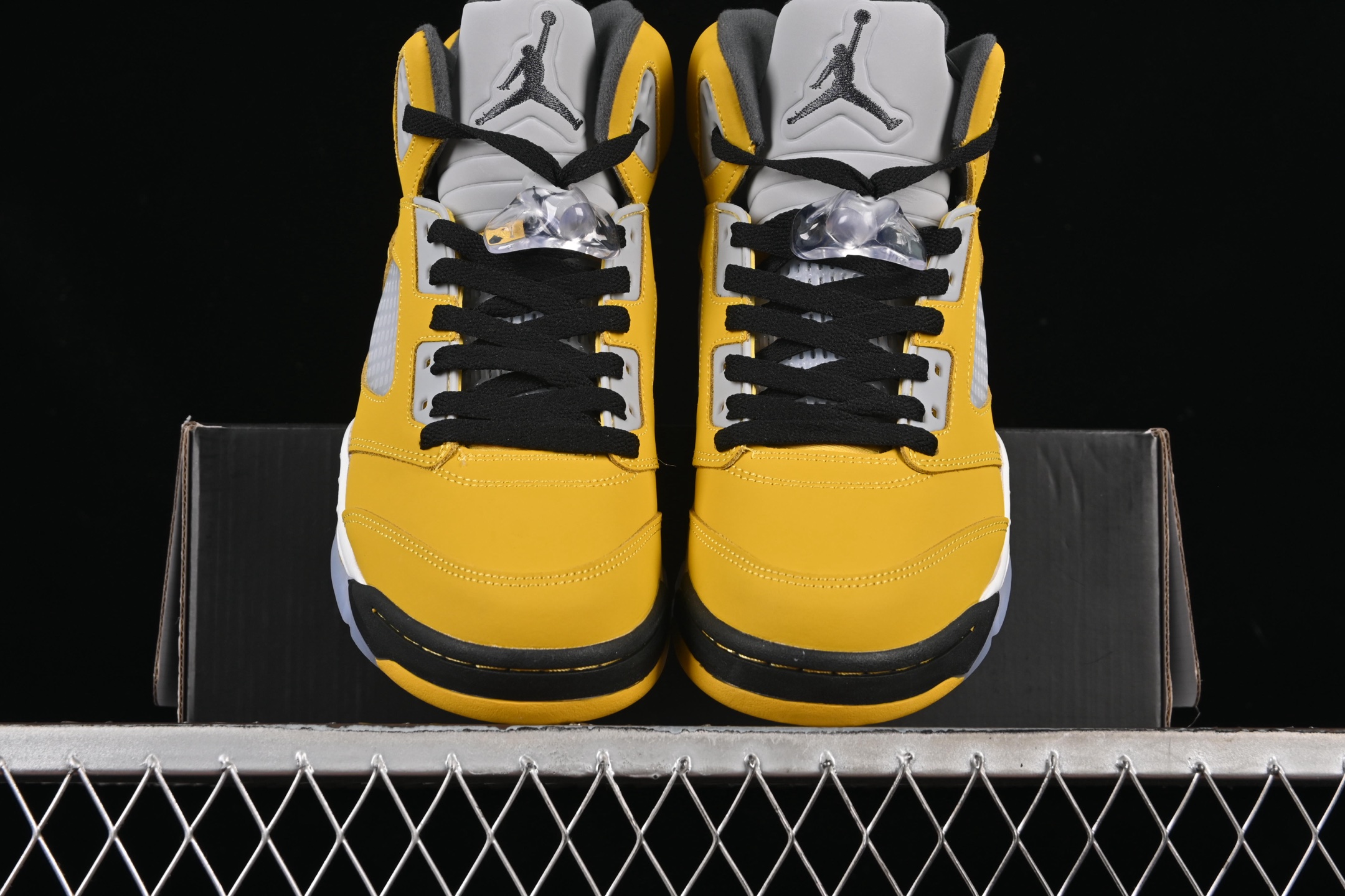 💰420纯原
 Air Jordan 5 Retro "Tokyo" AJ5 乔5东京限定 头层篮球鞋 IO3372-700
尺码：40 40.5 41 42 42.5 43 44 44.5 45 46 47.5 48.5 P.E5