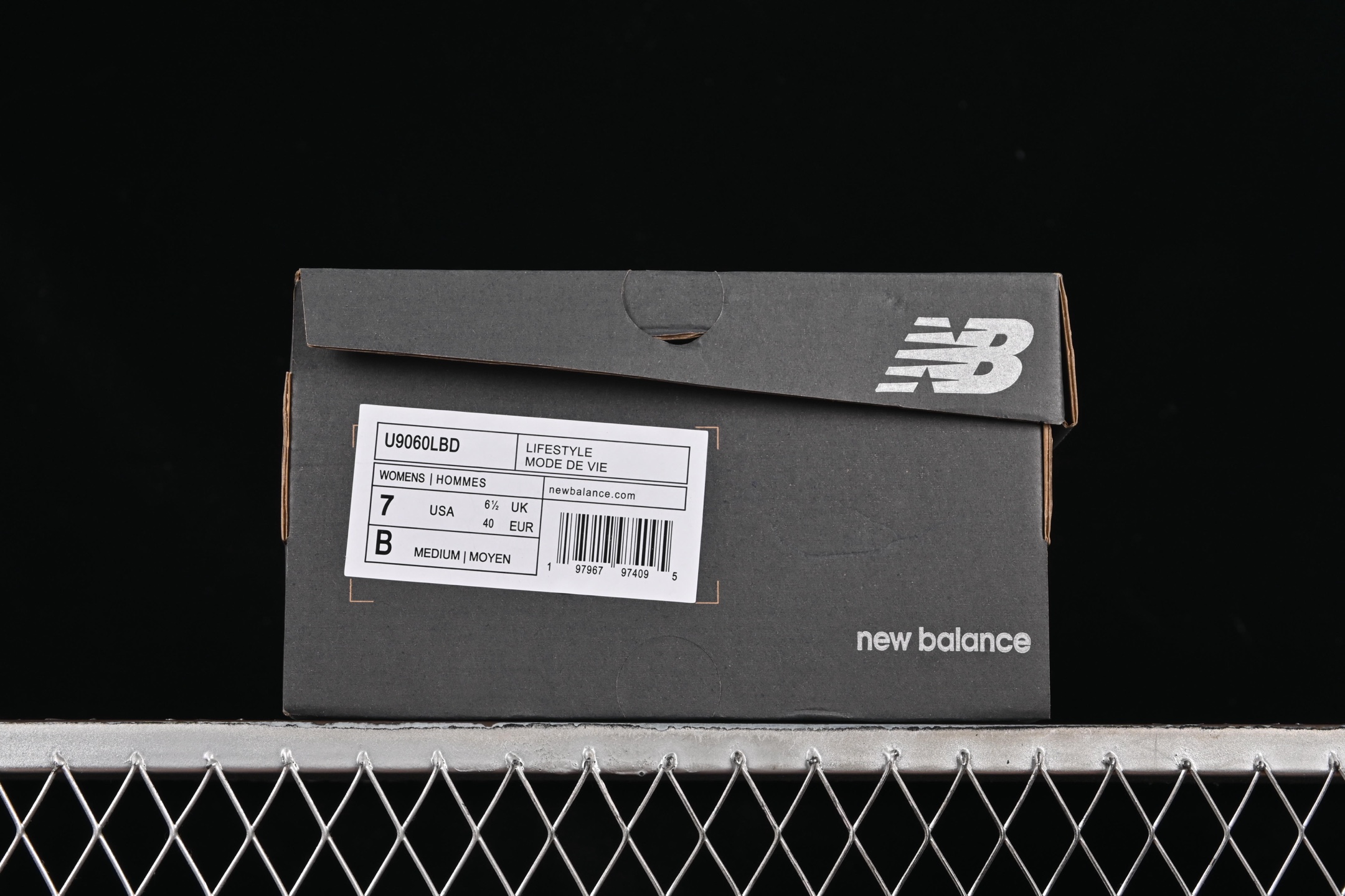 💰190纯原
 New Balance NB9060 复古休闲运动慢跑鞋 U9060LBD
#最强性价版 采用大面积网眼以及麂皮材质覆盖鞋身，还原经典气质。搭载ABZORB避震科技，由泡沫聚酯制成，上脚可以有效减少由鞋底反弹对身体及双腿的冲击力
尺码：36 37 37.5 38 38.5 39 40 40.5 41 42 42.5 43 44 44.5 45 46.5 F.C3