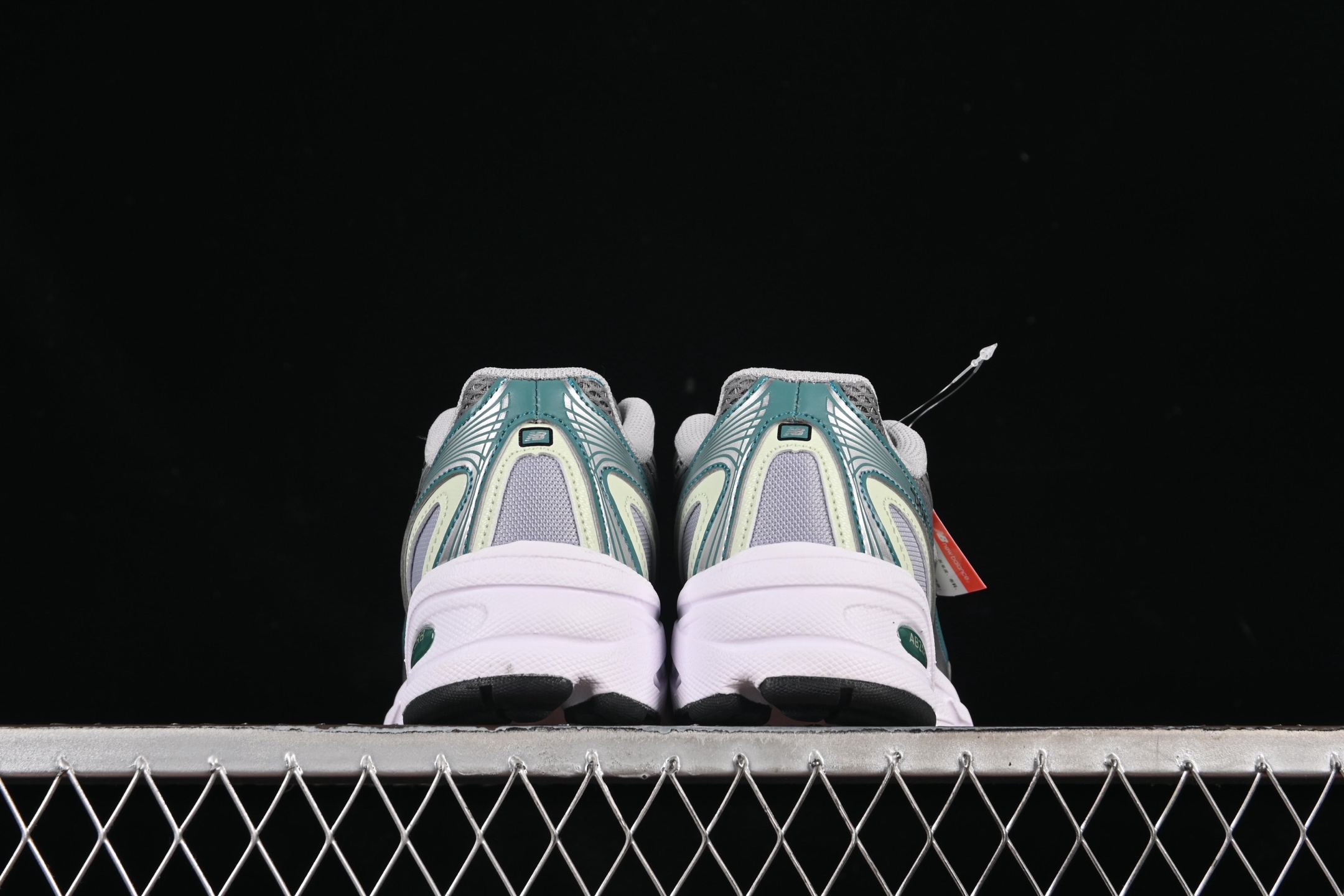 💰180纯原
 New Balance 740系列复古老爹风休闲运动慢跑鞋 U740NC2
尺码：36 37 37.5 38 38.5 39 40 40.5 41 42 42.5 43 44 44.5 45 F.C3