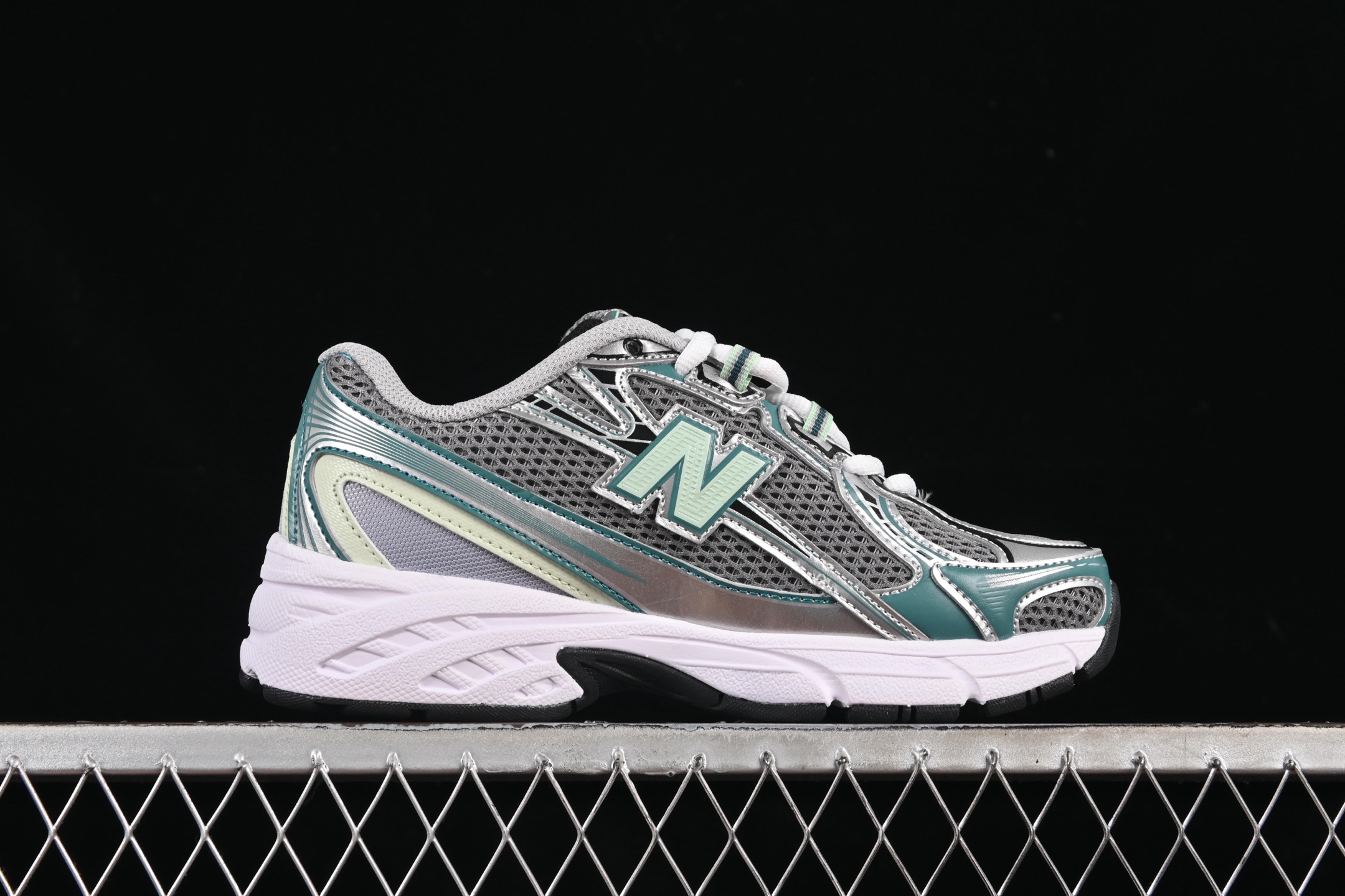 💰180纯原
 New Balance 740系列复古老爹风休闲运动慢跑鞋 U740NC2
尺码：36 37 37.5 38 38.5 39 40 40.5 41 42 42.5 43 44 44.5 45 F.C3