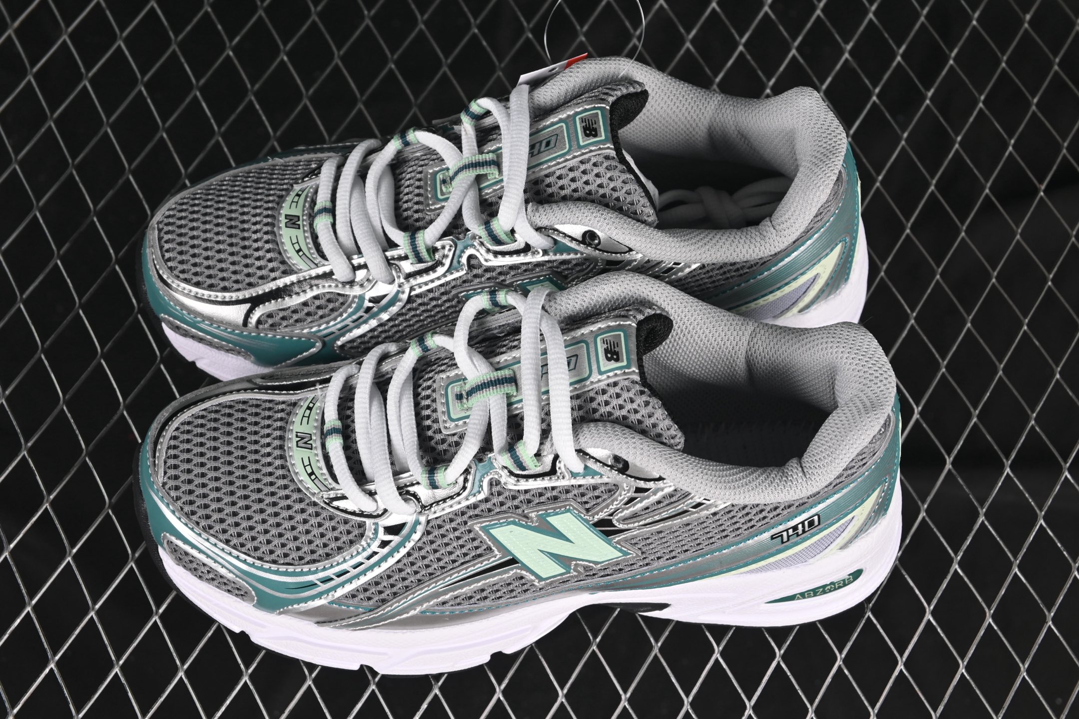 💰180纯原
 New Balance 740系列复古老爹风休闲运动慢跑鞋 U740NC2
尺码：36 37 37.5 38 38.5 39 40 40.5 41 42 42.5 43 44 44.5 45 F.C3