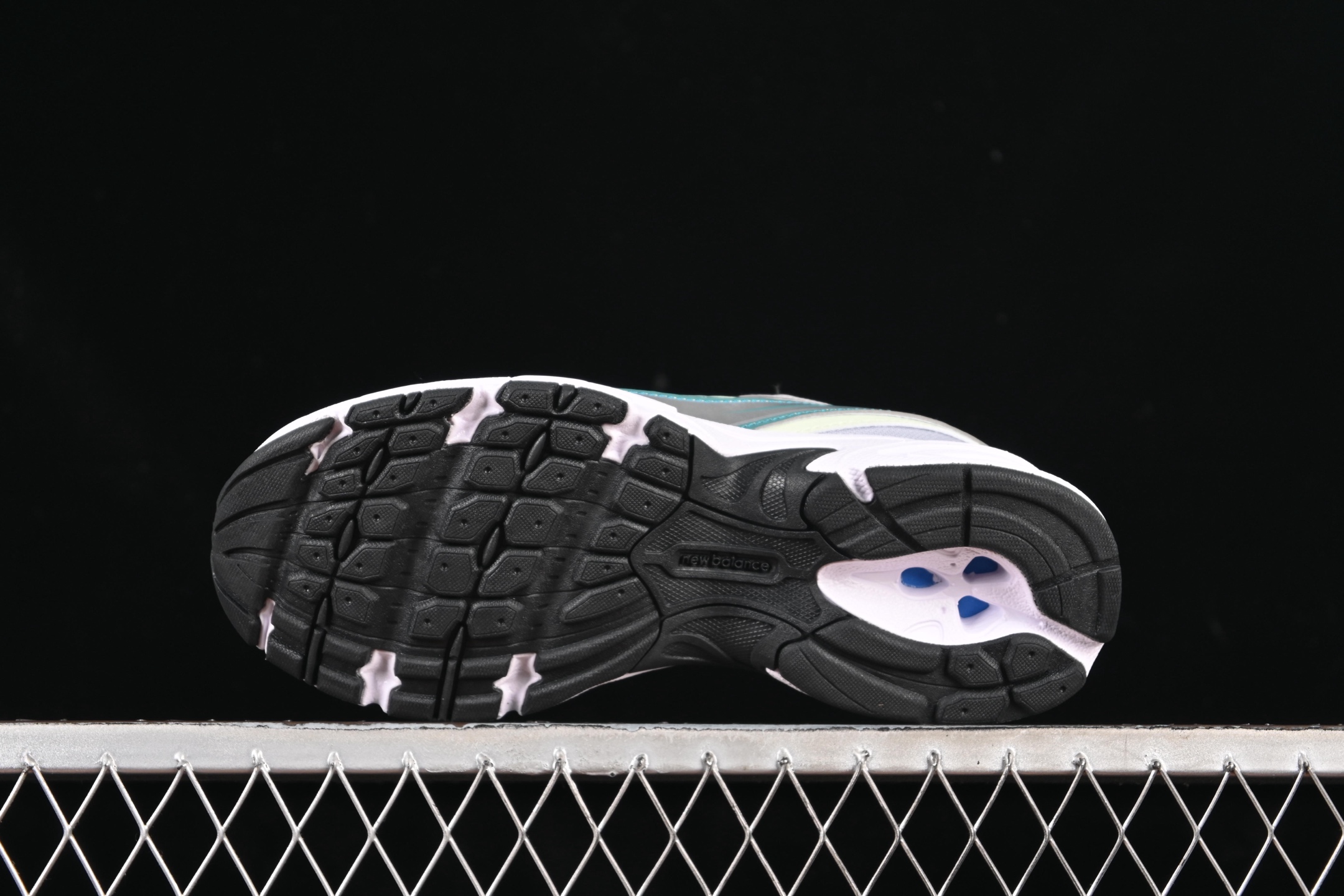 💰180纯原
 New Balance 740系列复古老爹风休闲运动慢跑鞋 U740NC2
尺码：36 37 37.5 38 38.5 39 40 40.5 41 42 42.5 43 44 44.5 45 F.C3