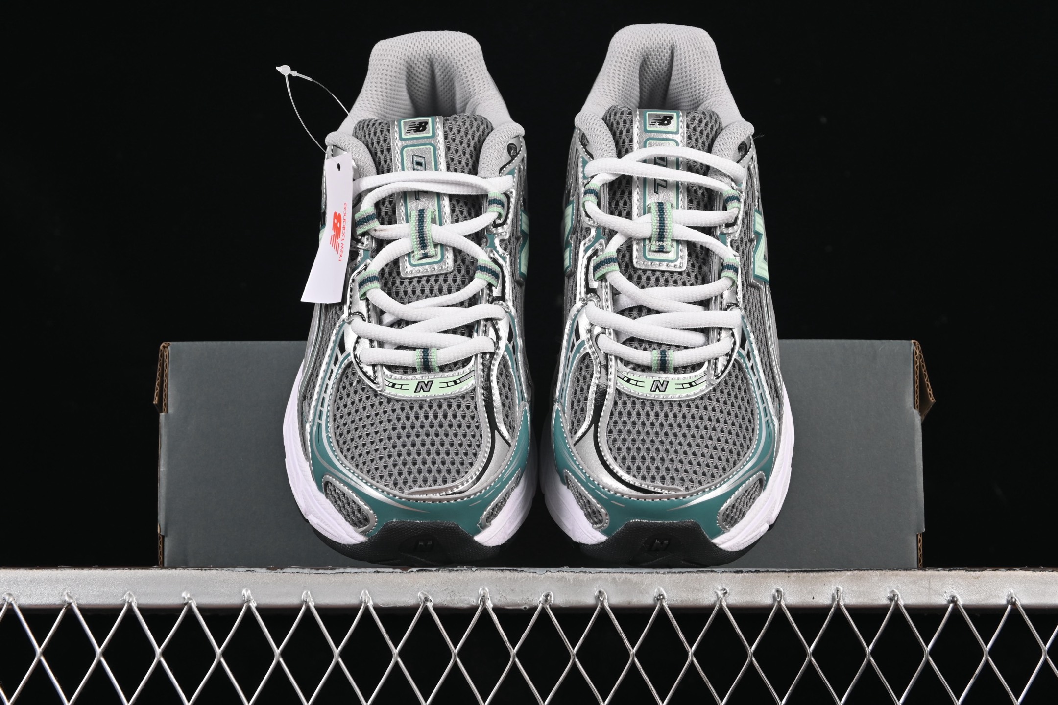 💰180纯原
 New Balance 740系列复古老爹风休闲运动慢跑鞋 U740NC2
尺码：36 37 37.5 38 38.5 39 40 40.5 41 42 42.5 43 44 44.5 45 F.C3