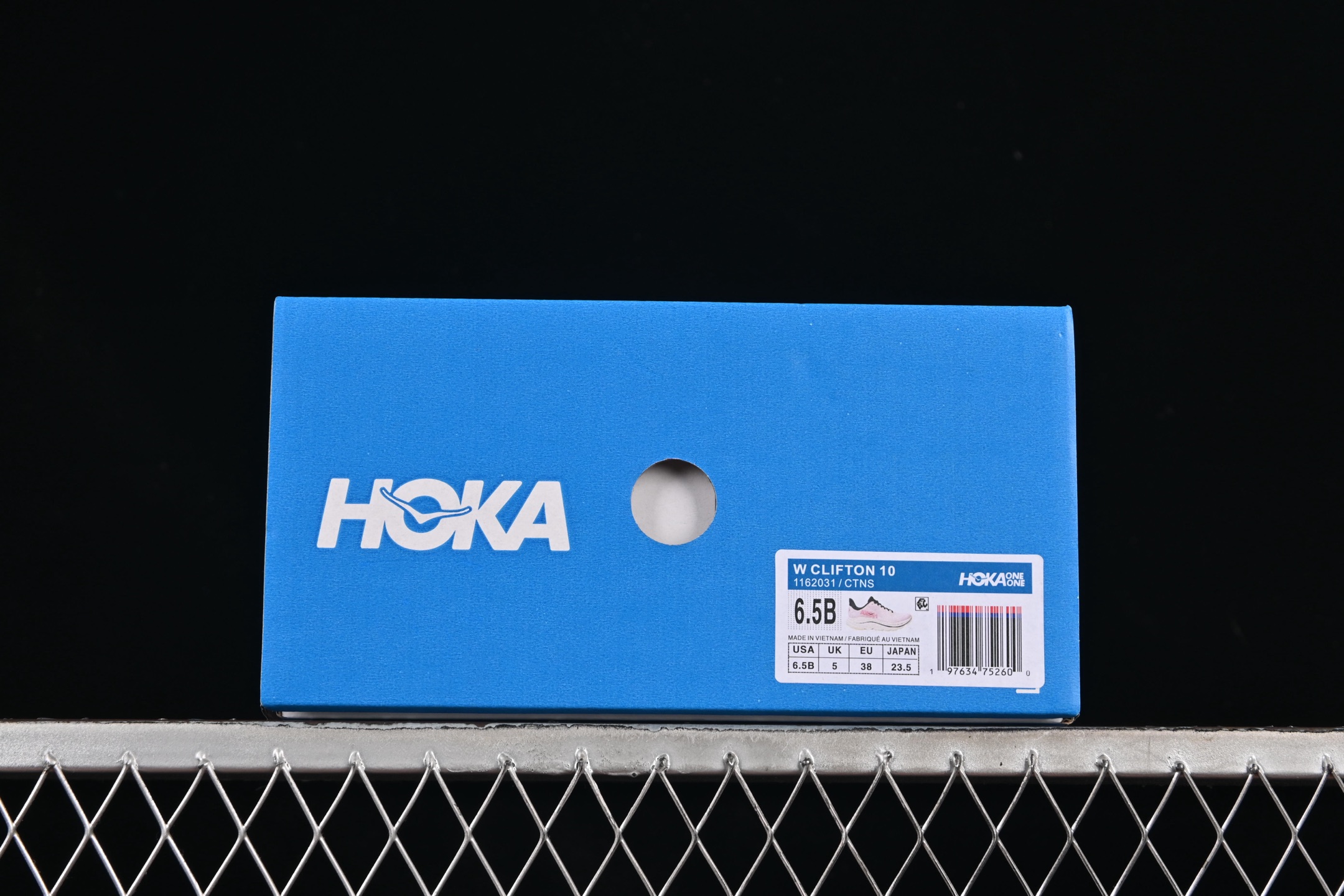 💰220纯原
HOKA ONE ONE CLIFTON 10 克里夫顿系列 轻盈透气的针织网面跑鞋 1162031 CTNS
#增强鞋面的强度和支撑性能 搭配柔软的鞋舌 让双脚在舒适包裹中跑的更加畅快 全新泡棉中底 柔软的同时增强回弹性能 为不同跑者提供更平稳流畅的脚感 带来全面的缓冲保护 根据人体工程学设计的延长拉襟 后跟处弹软的海绵填充舒适固定 避免掉跟和摩擦
尺码:36 36.5 37 38 38.5 39 40 40.5 41 G.D4