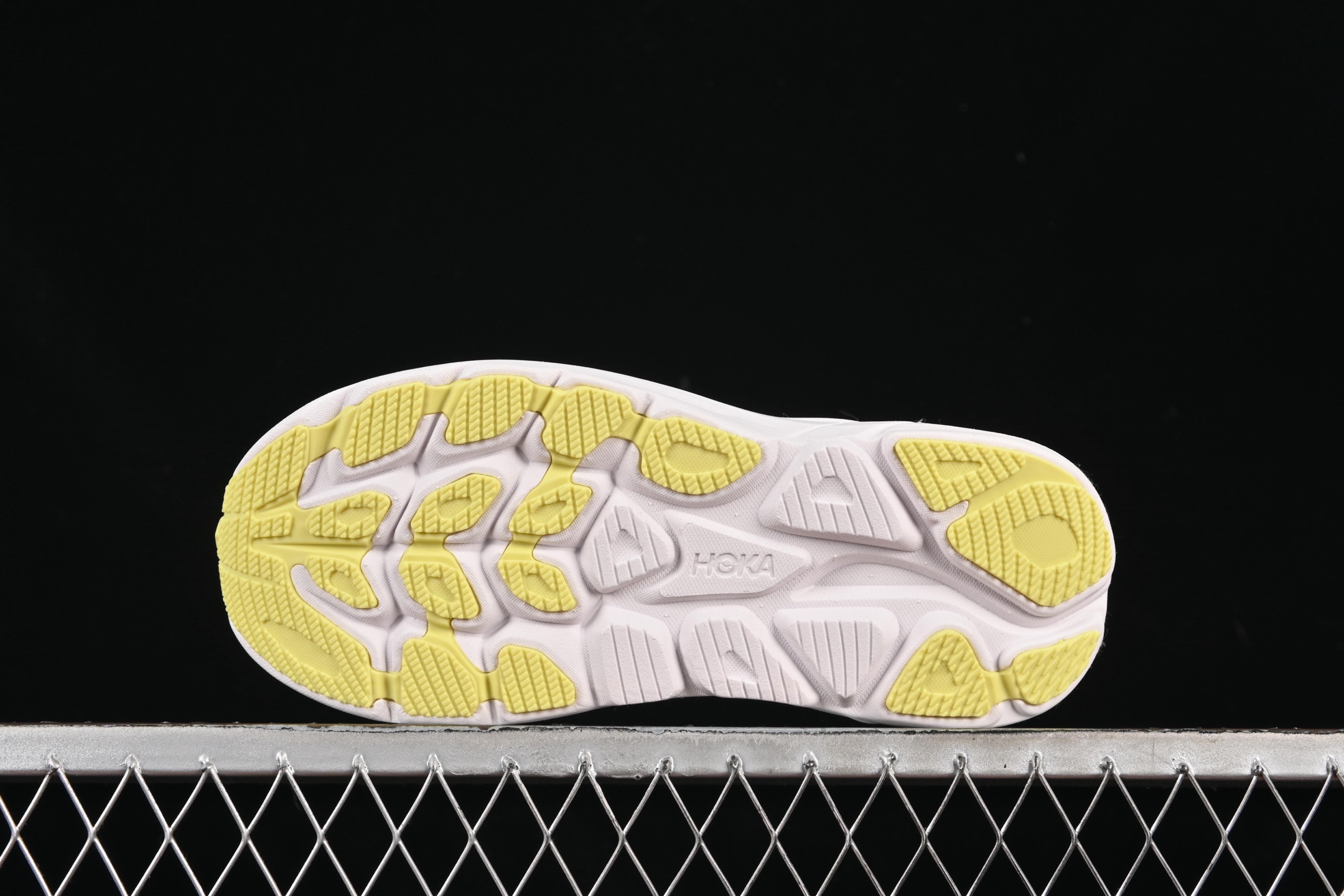 💰220纯原
HOKA ONE ONE CLIFTON 10 克里夫顿系列 轻盈透气的针织网面跑鞋 1162031 CTNS
#增强鞋面的强度和支撑性能 搭配柔软的鞋舌 让双脚在舒适包裹中跑的更加畅快 全新泡棉中底 柔软的同时增强回弹性能 为不同跑者提供更平稳流畅的脚感 带来全面的缓冲保护 根据人体工程学设计的延长拉襟 后跟处弹软的海绵填充舒适固定 避免掉跟和摩擦
尺码:36 36.5 37 38 38.5 39 40 40.5 41 G.D4