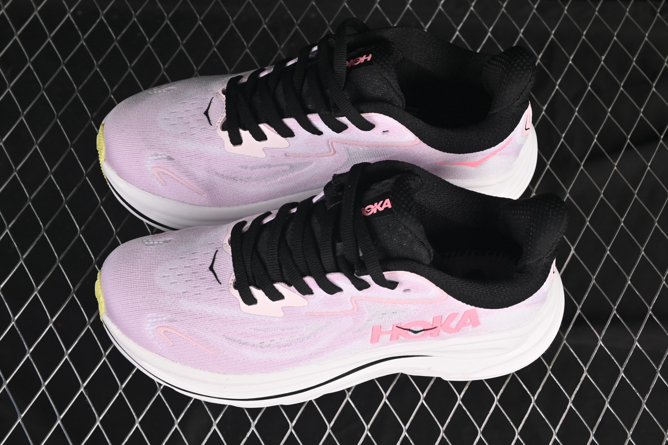 💰220纯原
HOKA ONE ONE CLIFTON 10 克里夫顿系列 轻盈透气的针织网面跑鞋 1162031 CTNS
#增强鞋面的强度和支撑性能 搭配柔软的鞋舌 让双脚在舒适包裹中跑的更加畅快 全新泡棉中底 柔软的同时增强回弹性能 为不同跑者提供更平稳流畅的脚感 带来全面的缓冲保护 根据人体工程学设计的延长拉襟 后跟处弹软的海绵填充舒适固定 避免掉跟和摩擦
尺码:36 36.5 37 38 38.5 39 40 40.5 41 G.D4