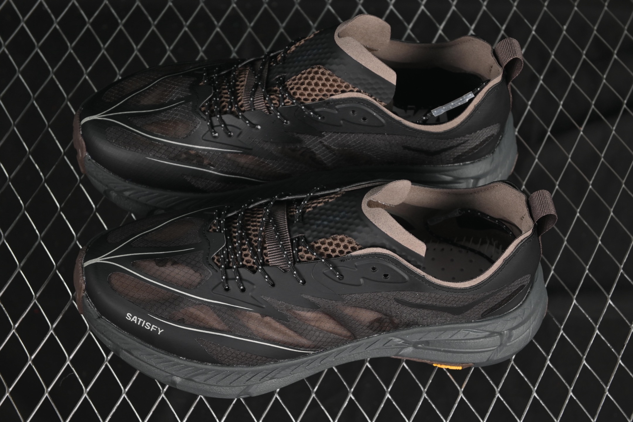 💰220纯原
 HOKA ONE ONE Satisfy Running Mafate Trail 低帮缓震户外登山功能鞋 1157050 COFF
尺码：36 36.5 37 38 38.5 39 40 40.5 41 42 42.5 43 44 45 N.D4