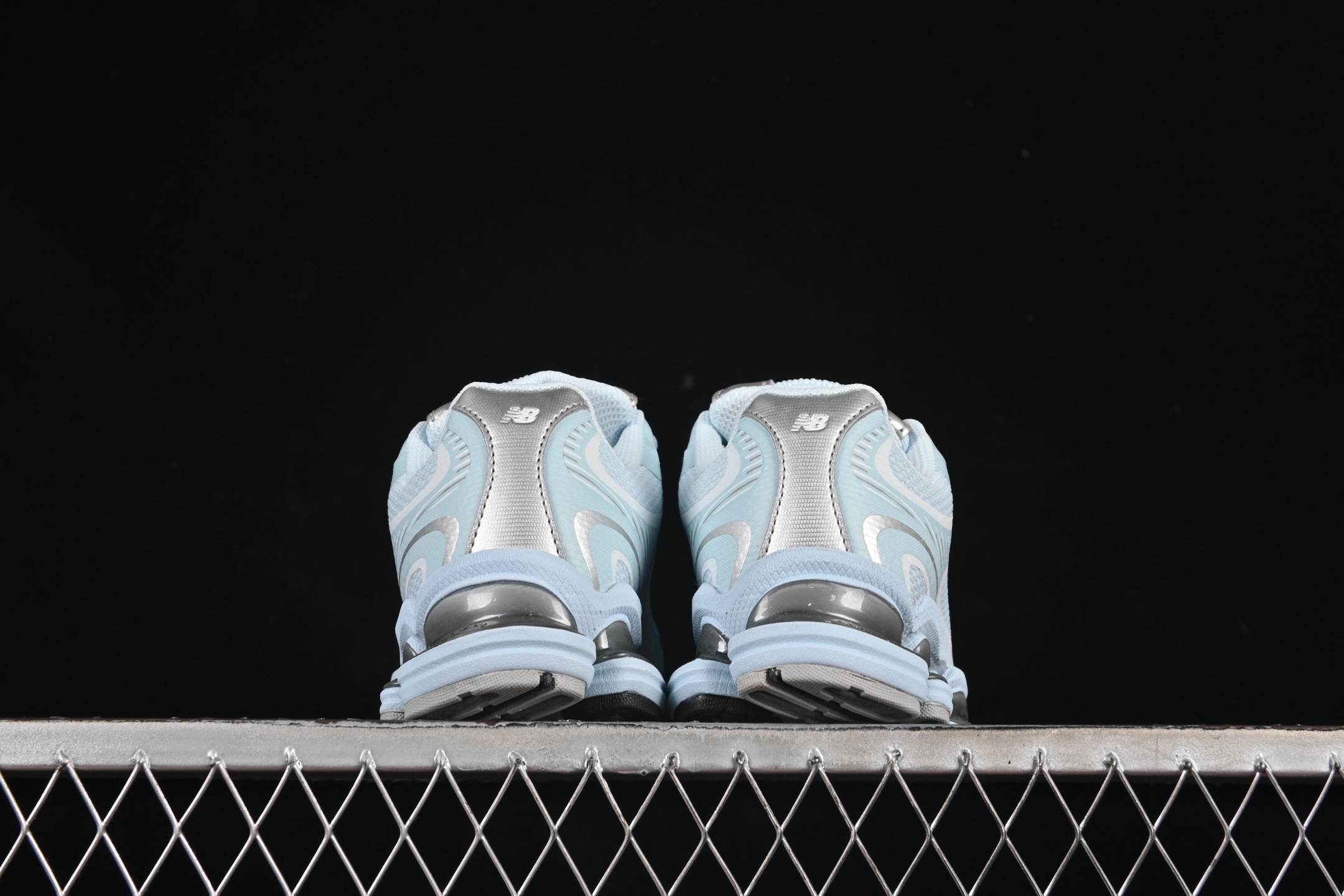 💰220纯原
 New Balance 2000系列复古老爹风休闲运动慢跑鞋 U2000CZA
尺码：36 37 37.5 38 38.5 39 40 40.5 41 42 42.5 43 44 44.5 45 46 N.C3