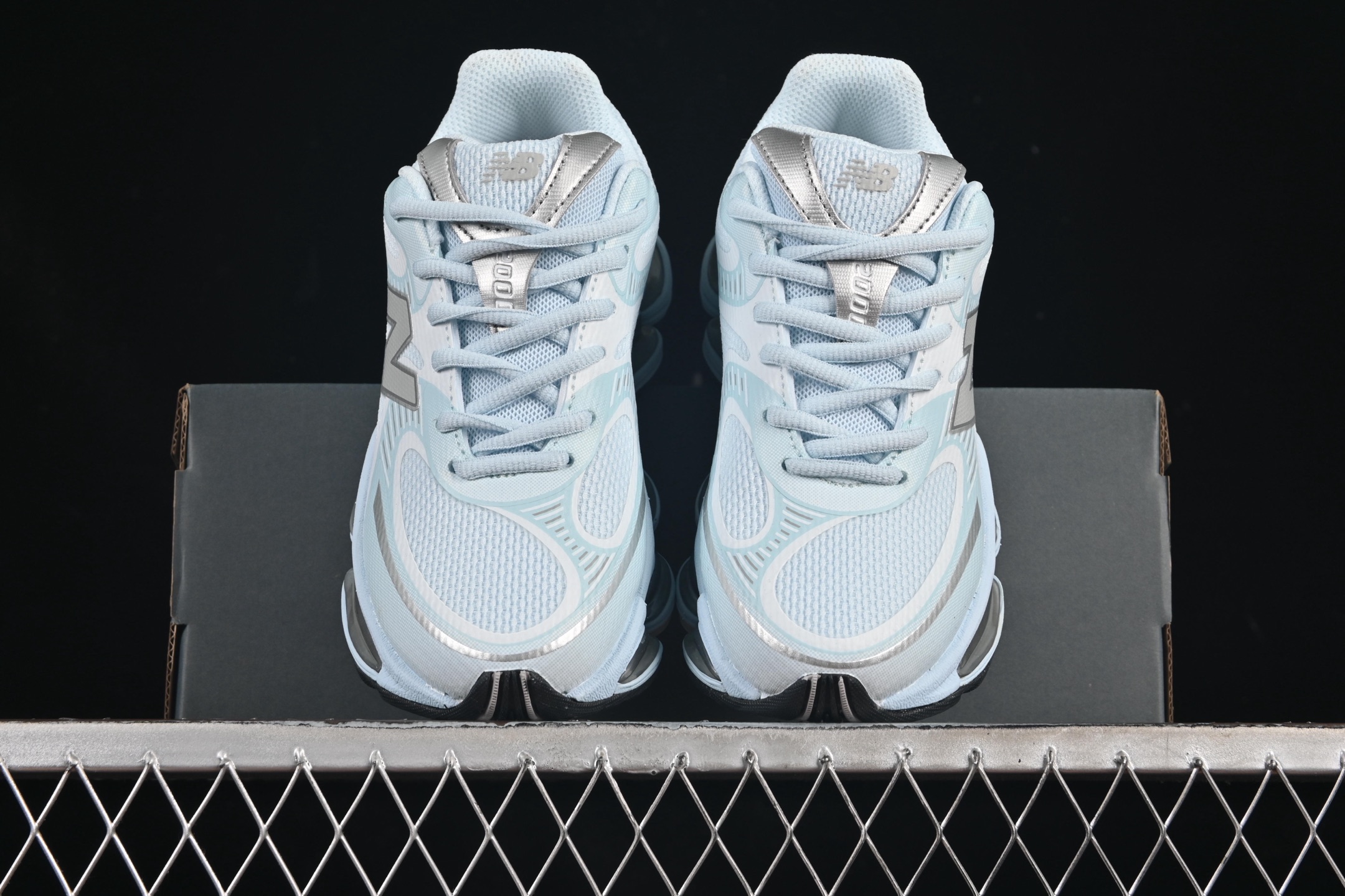💰220纯原
 New Balance 2000系列复古老爹风休闲运动慢跑鞋 U2000CZA
尺码：36 37 37.5 38 38.5 39 40 40.5 41 42 42.5 43 44 44.5 45 46 N.C3