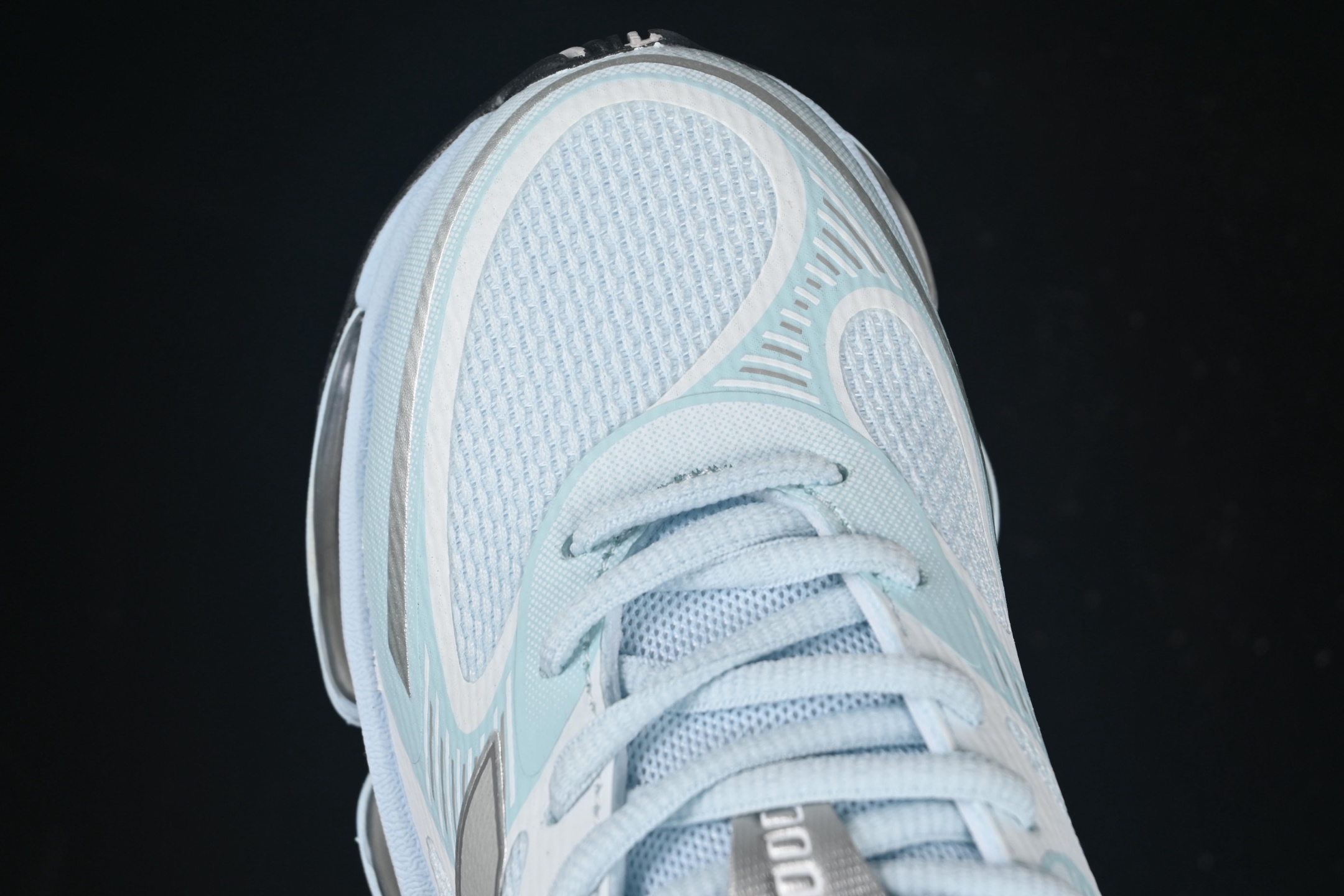 💰220纯原
 New Balance 2000系列复古老爹风休闲运动慢跑鞋 U2000CZA
尺码：36 37 37.5 38 38.5 39 40 40.5 41 42 42.5 43 44 44.5 45 46 N.C3