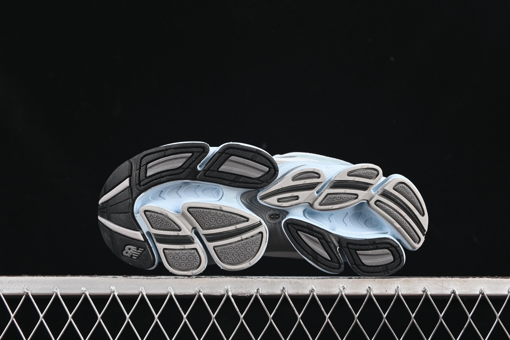 💰220纯原
 New Balance 2000系列复古老爹风休闲运动慢跑鞋 U2000CZA
尺码：36 37 37.5 38 38.5 39 40 40.5 41 42 42.5 43 44 44.5 45 46 N.C3