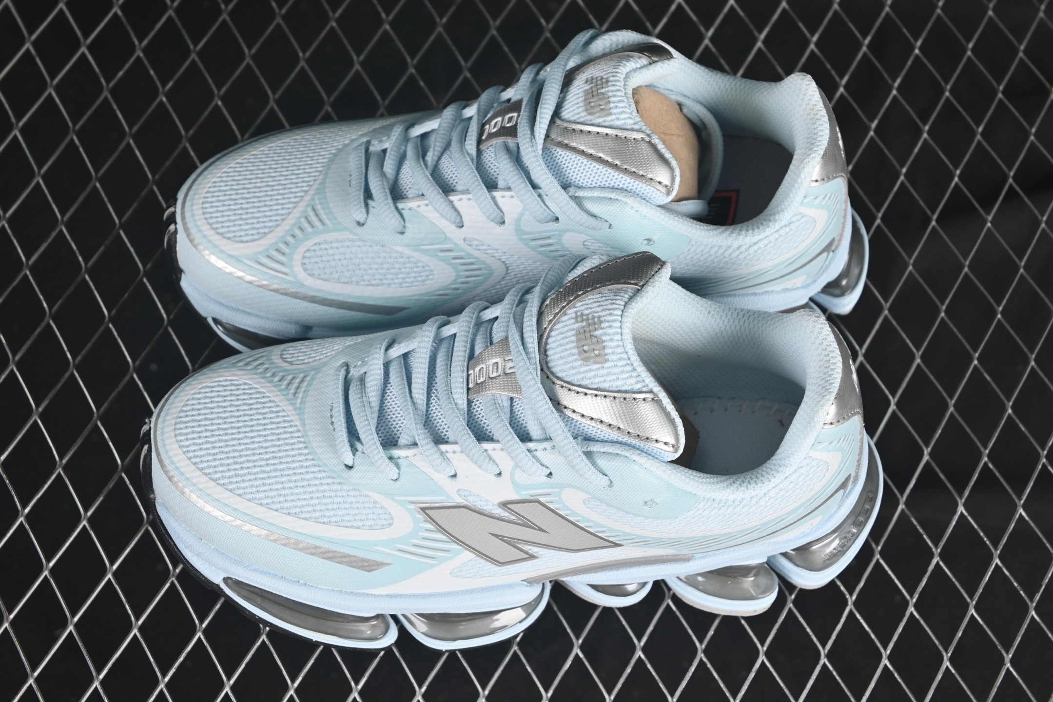 💰220纯原
 New Balance 2000系列复古老爹风休闲运动慢跑鞋 U2000CZA
尺码：36 37 37.5 38 38.5 39 40 40.5 41 42 42.5 43 44 44.5 45 46 N.C3