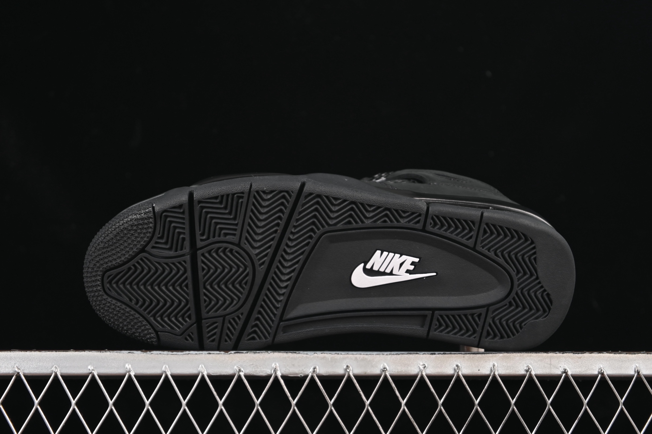 💰520外贸版
Air Jordan 4 Retro "Black Cat" AJ4 乔4全新黑猫 FV5029-010
#大厂出品 原楦原纸板 细节如图所 客供原厂材料开发 极致一眼正品既视感 细节如图所
尺码:40 40.5 41 42 42.5 43 44 44.5 45 45.5 46 47.5 48.5 P.F6