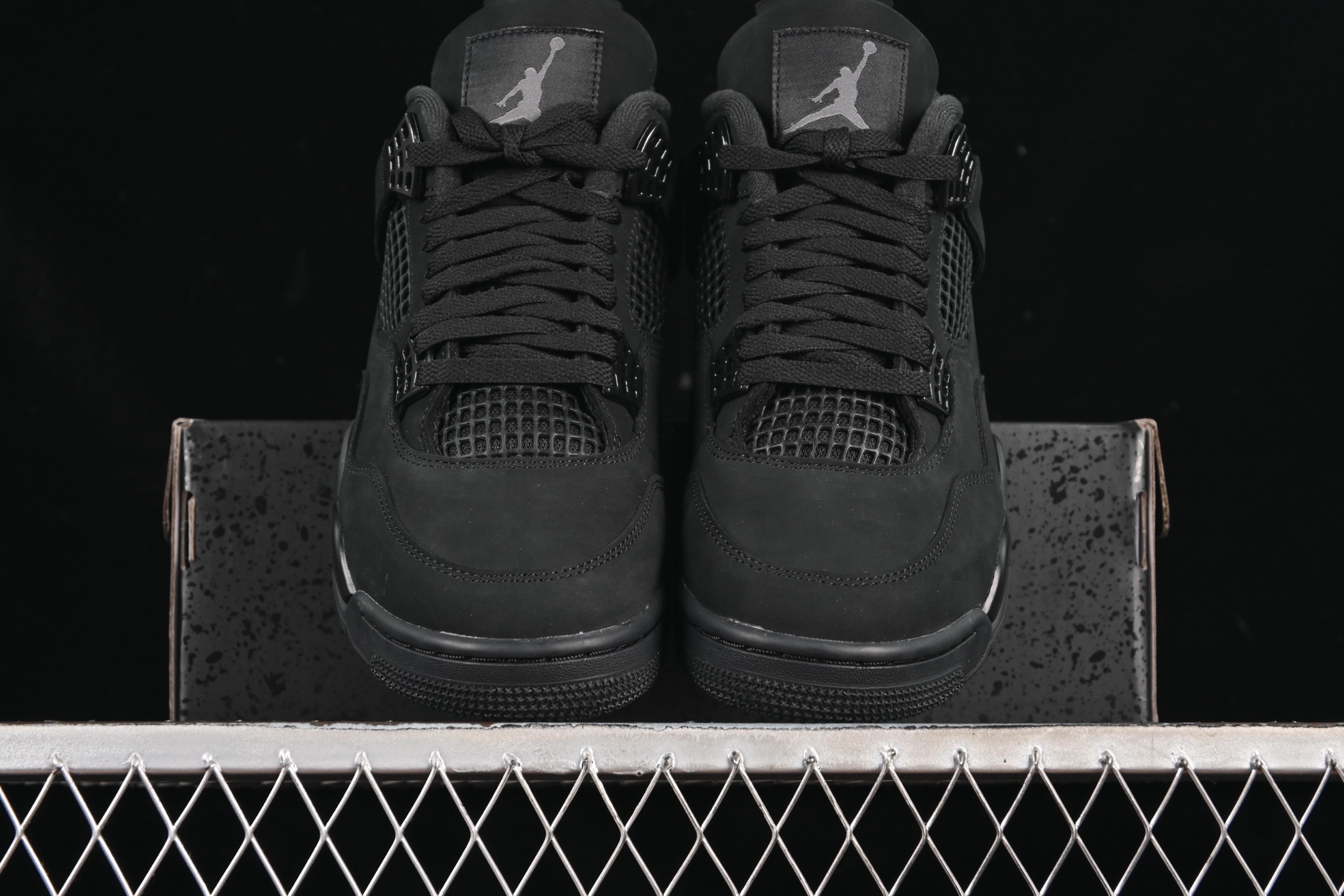 💰520外贸版
Air Jordan 4 Retro "Black Cat" AJ4 乔4全新黑猫 FV5029-010
#大厂出品 原楦原纸板 细节如图所 客供原厂材料开发 极致一眼正品既视感 细节如图所
尺码:40 40.5 41 42 42.5 43 44 44.5 45 45.5 46 47.5 48.5 P.F6