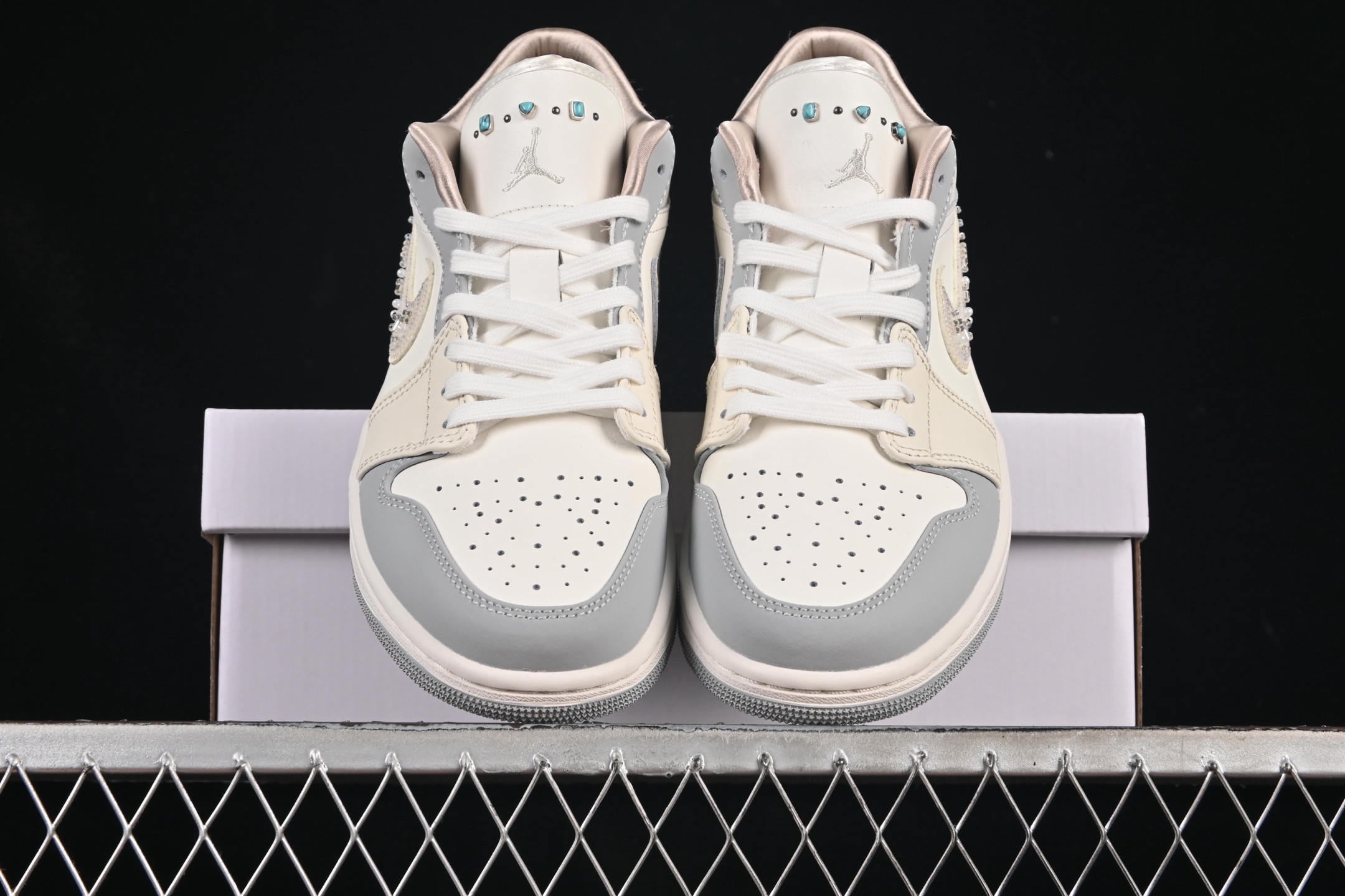 💰240纯原💰280顶级
Air Jordan 1 Low AJ1 乔1闪钻白裂纹 低帮文化休闲板鞋 IH7323-100
#市售最高品质 原鞋开发 大厂代工流水线打造 公司货既视感 细节随意对比
尺码:35.5 36 36.5 37.5 38 38.5 39 40 40.5 41 42 42.5 43 44 44.5 45 46 H8D4