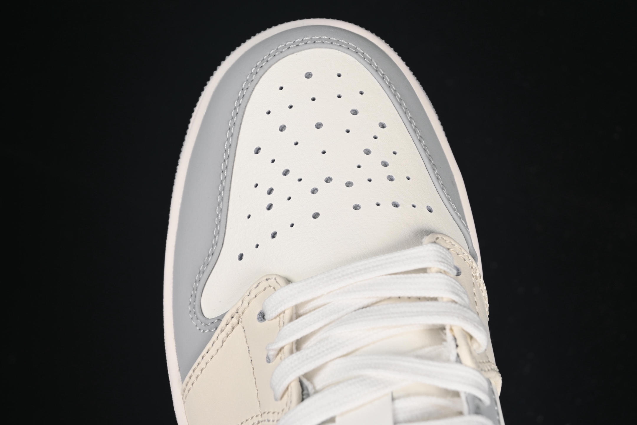 💰240纯原💰280顶级
Air Jordan 1 Low AJ1 乔1闪钻白裂纹 低帮文化休闲板鞋 IH7323-100
#市售最高品质 原鞋开发 大厂代工流水线打造 公司货既视感 细节随意对比
尺码:35.5 36 36.5 37.5 38 38.5 39 40 40.5 41 42 42.5 43 44 44.5 45 46 H8D4