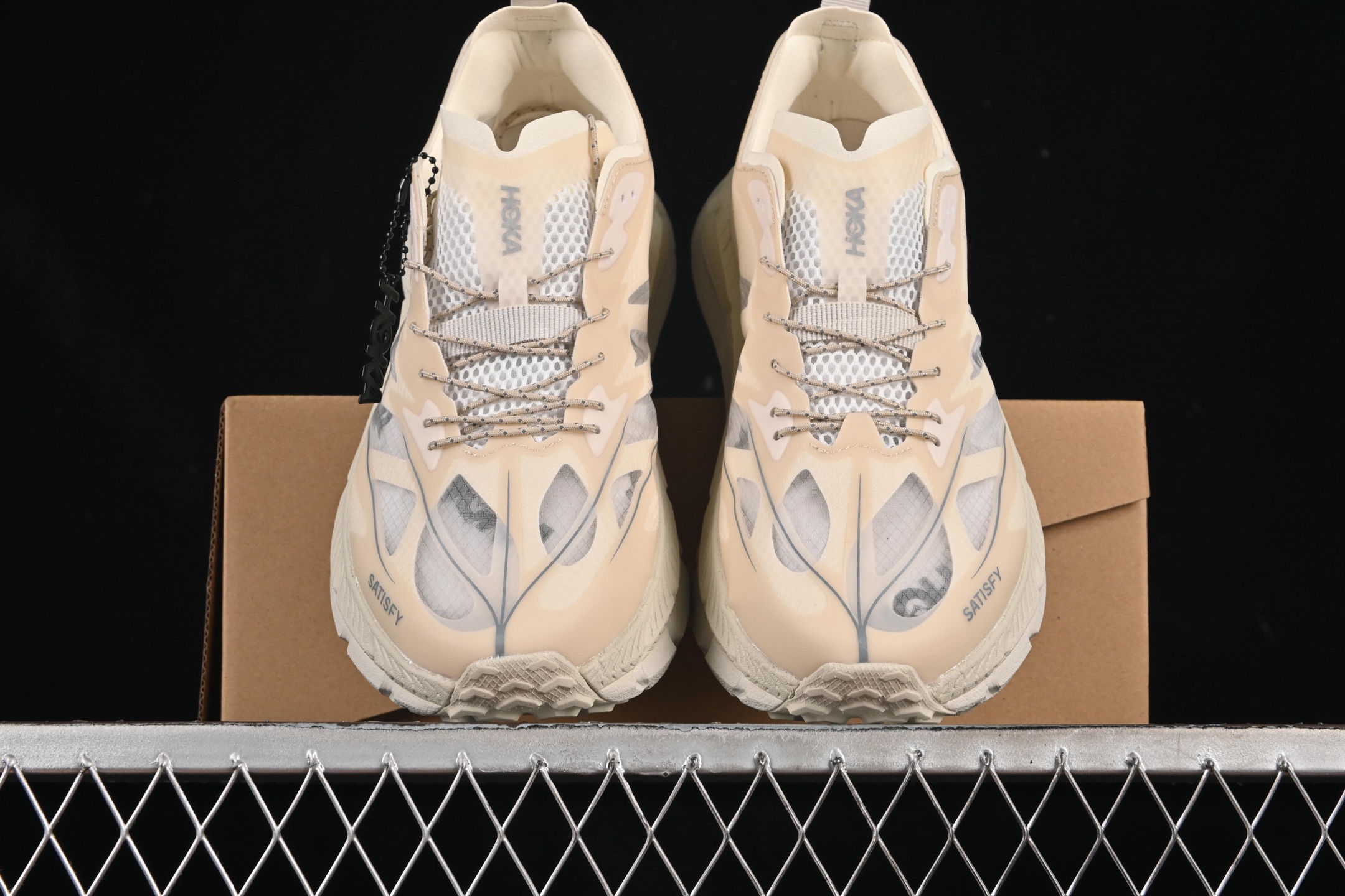 💰220纯原
HOKA ONE ONE Satisfy Running Mafate Trail 低帮缓震户外登山功能鞋 1157050 BONE
尺码:36 36.5 37 38 38.5 39 40 40.5 41 42 42.5 43 44 45 N.D4