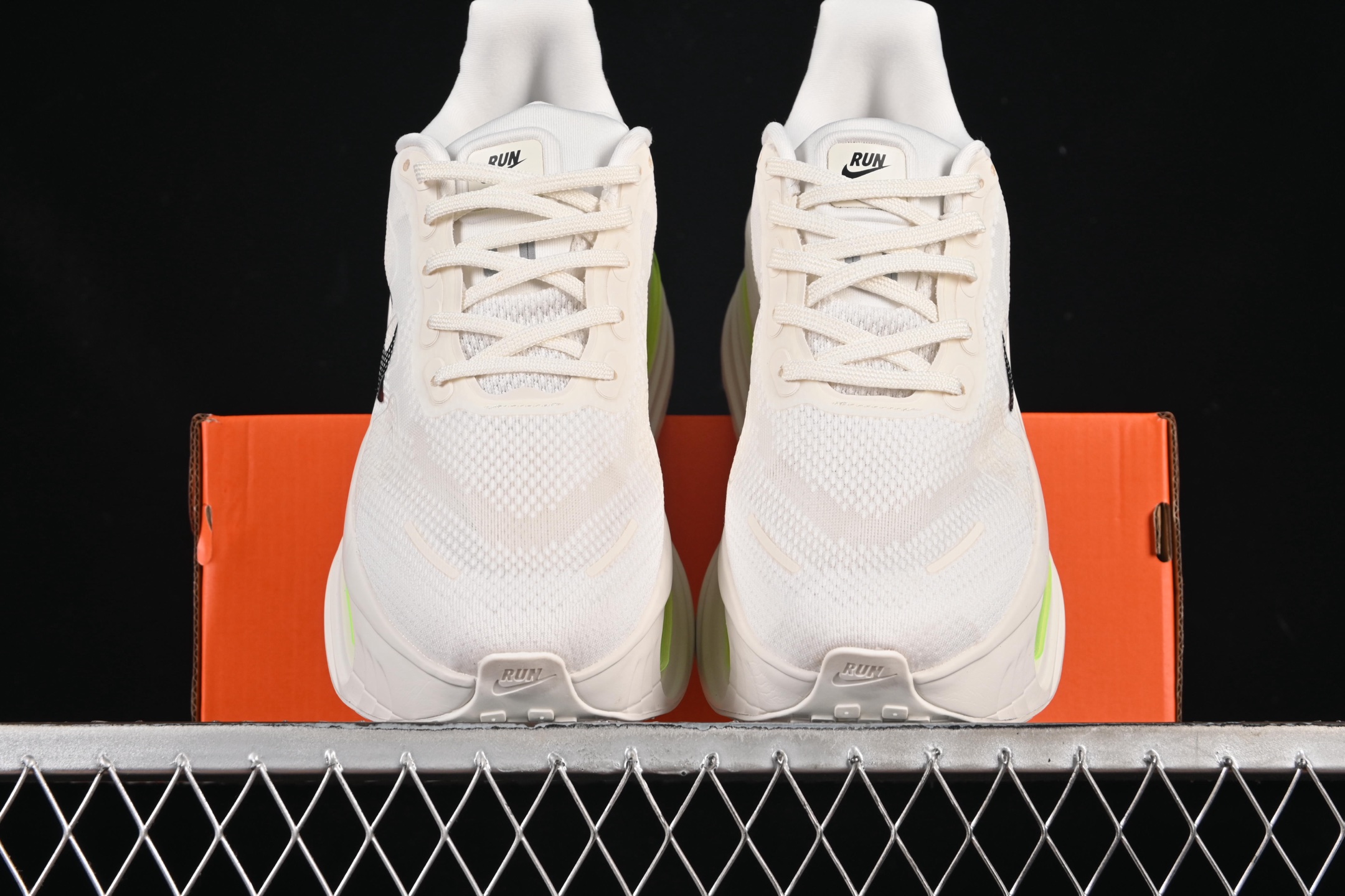 💰260纯原
 Nike Air Zoom Zoom Premium 耐克网面厚底气垫跑鞋 FN8453-008
尺码：36 37.5 38 39 40 41 42 43 44 45 AJD4