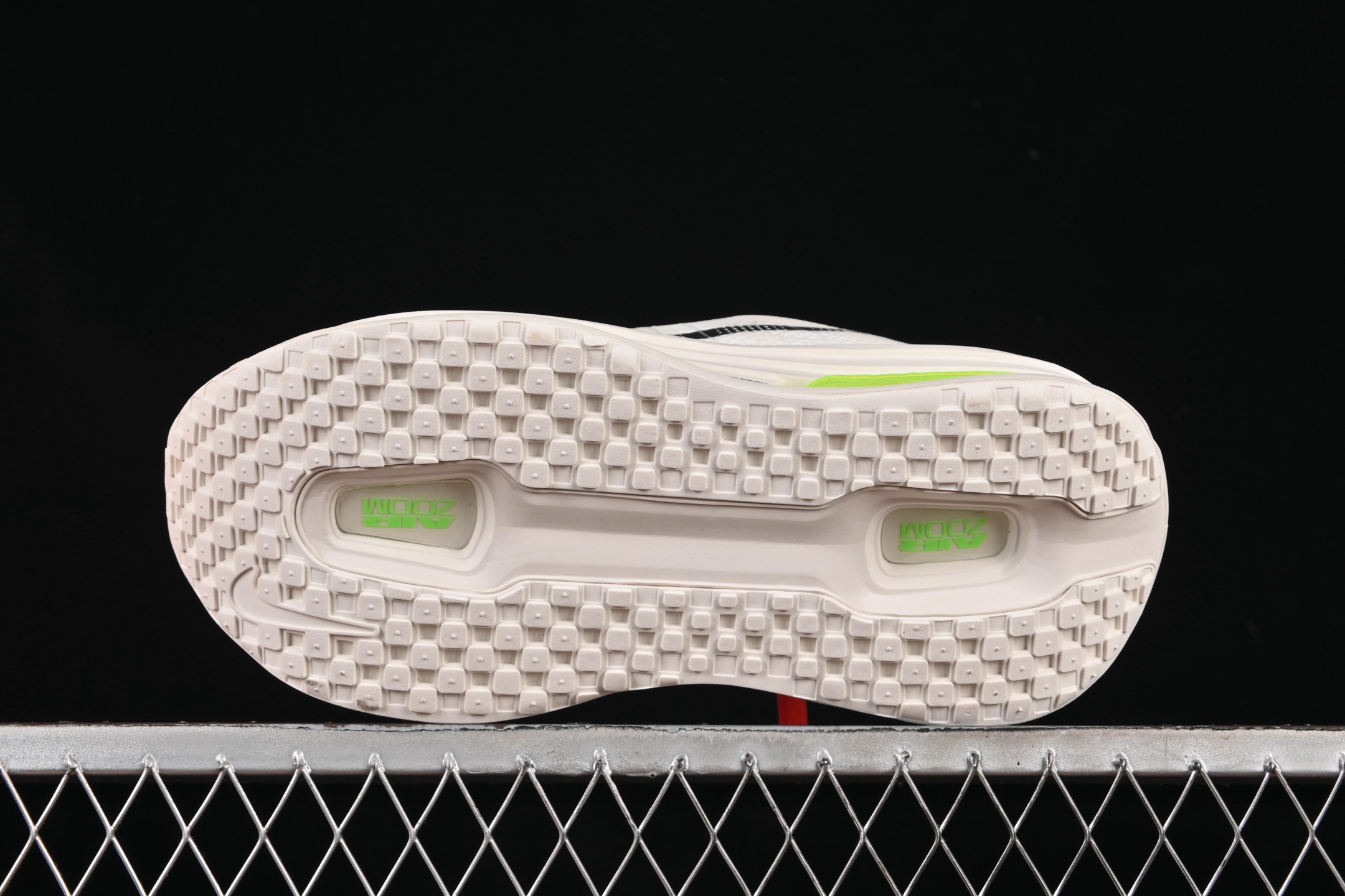 💰260纯原
 Nike Air Zoom Zoom Premium 耐克网面厚底气垫跑鞋 FN8453-008
尺码：36 37.5 38 39 40 41 42 43 44 45 AJD4