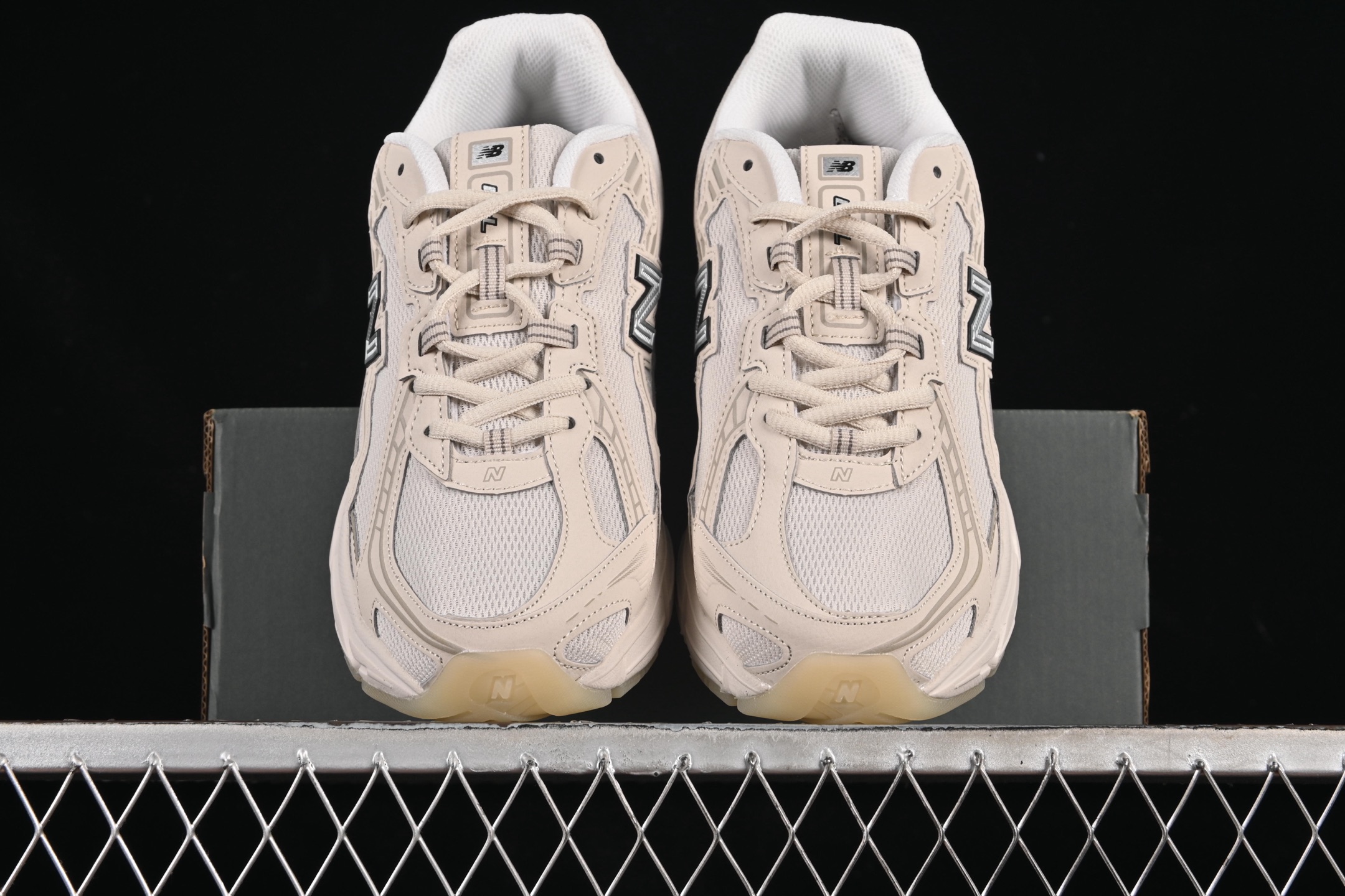 💰180公司级💰220纯原
 New Balance 740系列复古老爹风休闲运动慢跑鞋 U740LN1
#原盒 原吊牌 组合大底 1:1制作
尺码：36 37 37.5 38 38.5 39 40 40.5 41 42 42.5 43 44 45 9.C3