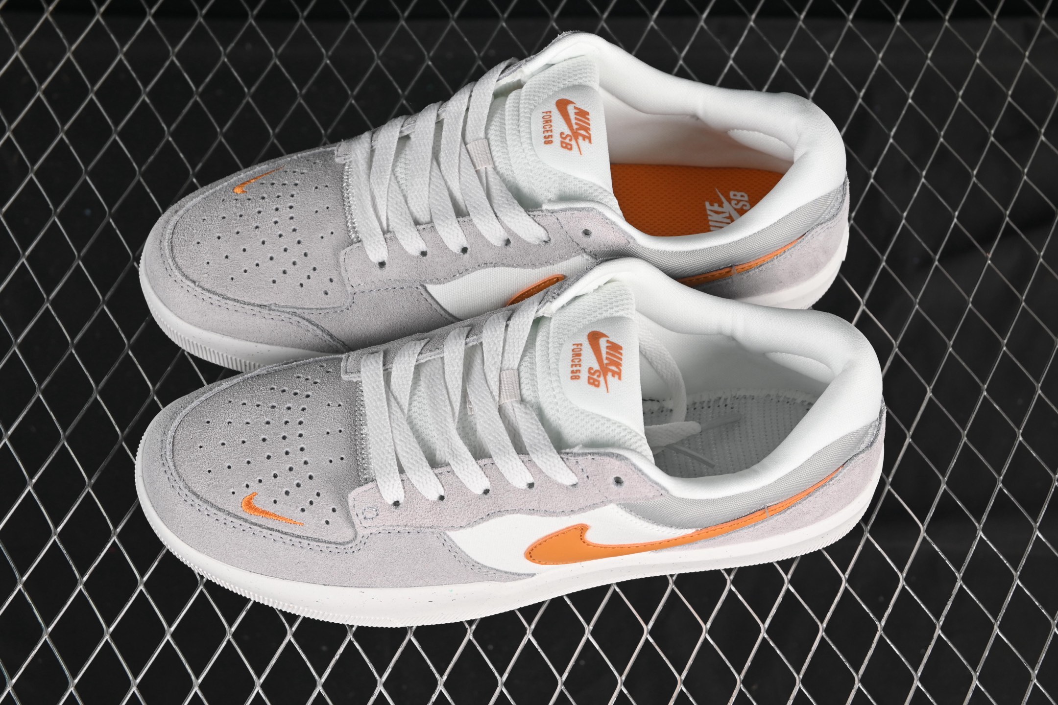 💰200纯原
 Nike SB Force 58 耐克简版复古滑板鞋 DV5477-007
尺码：35.5 36 36.5 37.5 38 38.5 39 40 40.5 41 42 42.5 43 44 44.5 45 AJD4
