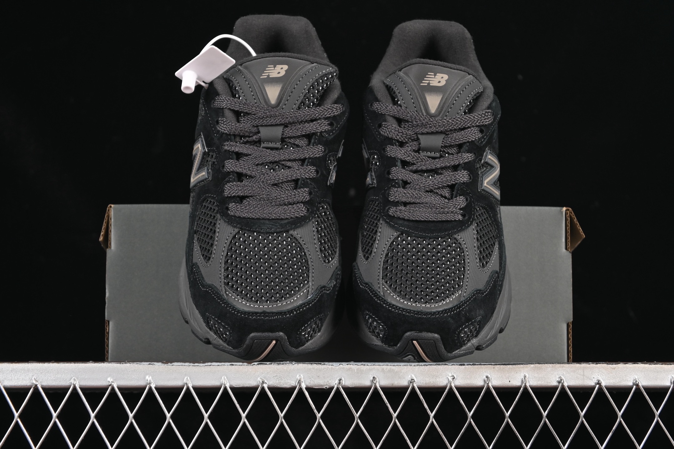 💰260纯原 New Balance 2010系列 复古休闲跑步鞋 U2010TTB
#鞋面的柔软麂皮搭配尼龙网布，特别透气而且还复古感，不管是搭配牛仔裤还工装裤都是百搭！
尺码：36 37 37.5 38 38.5 39 40 40.5 41 42 42.5 43 44 44.5 45 46.5 3.D4