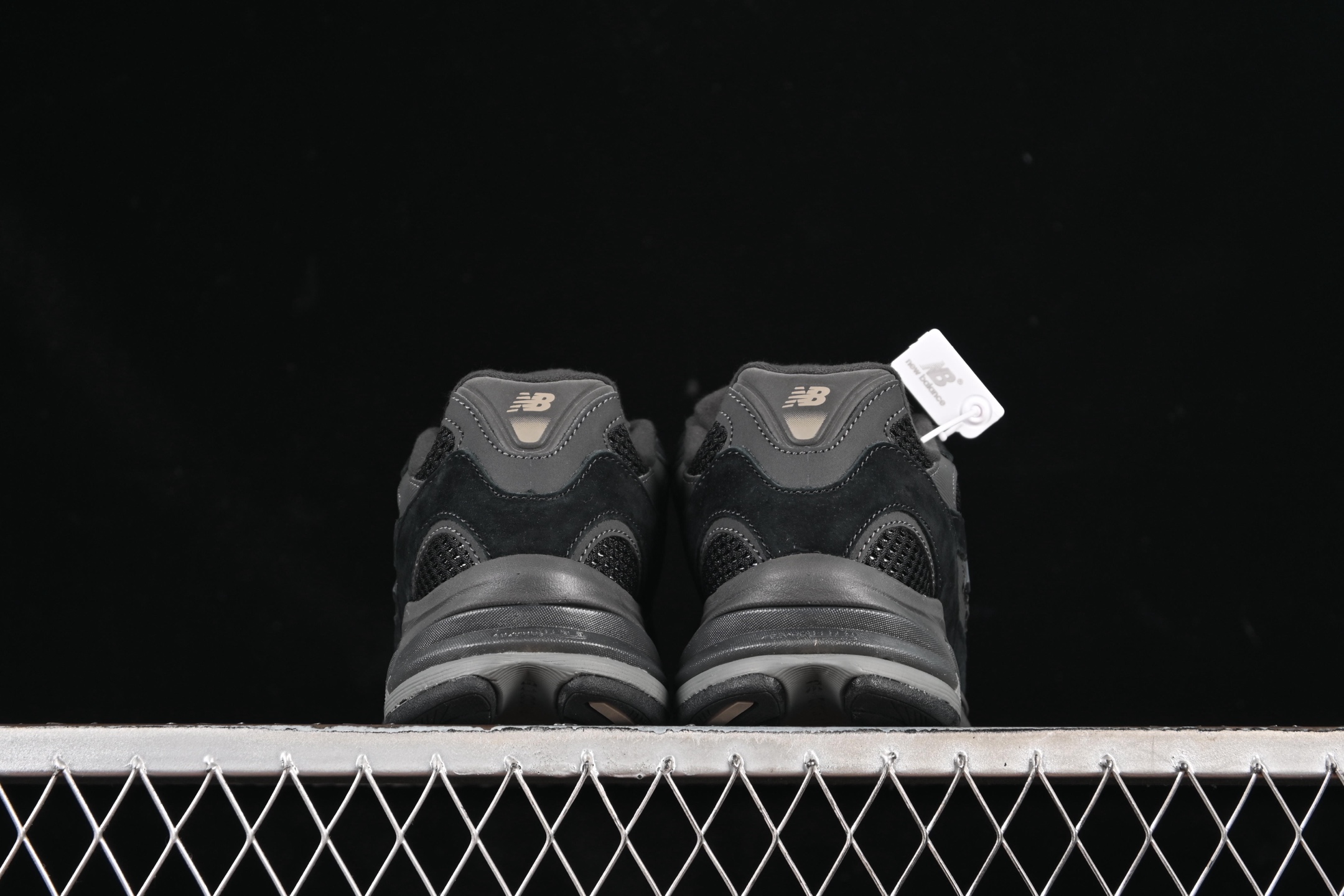 💰260纯原 New Balance 2010系列 复古休闲跑步鞋 U2010TTB
#鞋面的柔软麂皮搭配尼龙网布，特别透气而且还复古感，不管是搭配牛仔裤还工装裤都是百搭！
尺码：36 37 37.5 38 38.5 39 40 40.5 41 42 42.5 43 44 44.5 45 46.5 3.D4