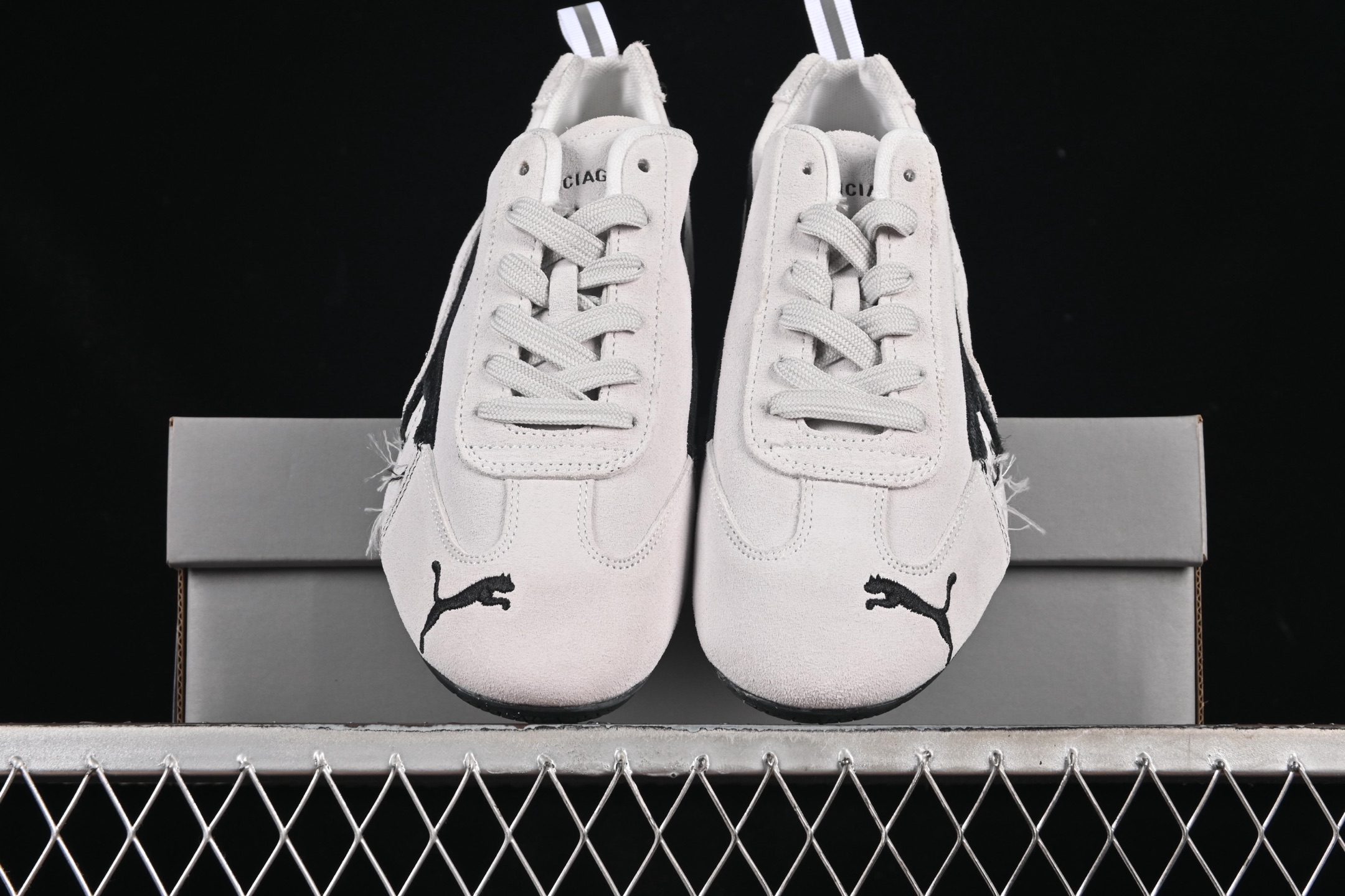 💰240纯原
The Open Product x Puma Speedcat 巴黎世家联名 极速赛车系列彪马低帮生活休闲鞋 406519-01
#注意!!! 注意!!! 此款商标处 线头原版预留 修剪不能退换
尺码:36 37 37.5 38 38.5 39 40 40.5 41 42 42.5 43 44 44.5 45 3.D4