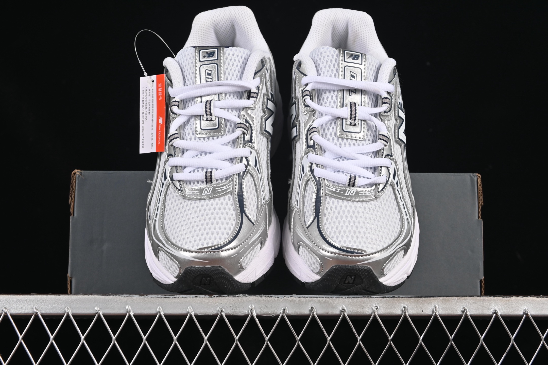 💰180纯原
 New Balance 740系列复古老爹风休闲运动慢跑鞋 U740WN2
尺码：36 37 37.5 38 38.5 39 40 40.5 41 42 42.5 43 44 44.5 45 F.C3