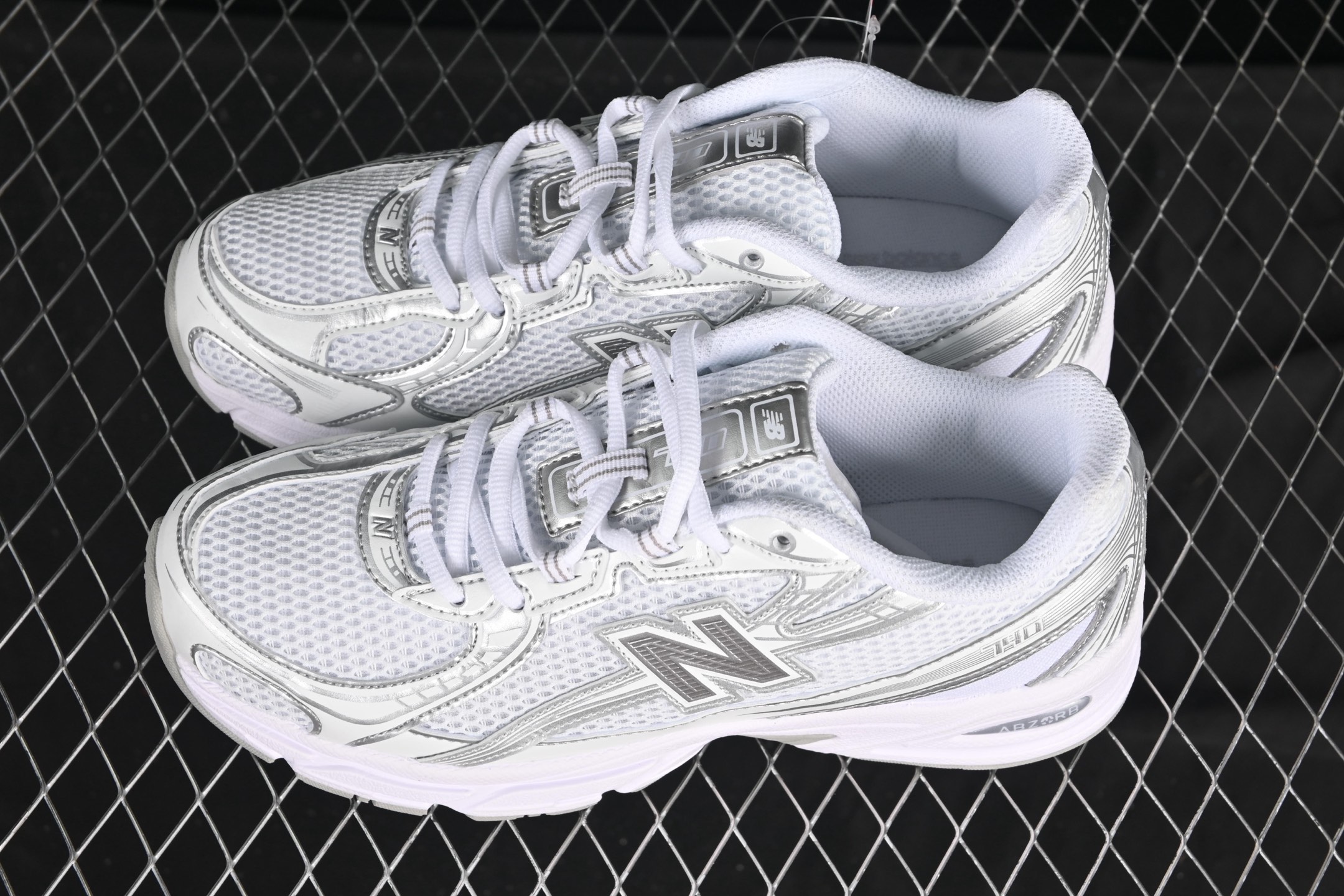 💰180纯原
 New Balance 740系列复古老爹风休闲运动慢跑鞋 U740WM2
尺码：36 37 37.5 38 38.5 39 40 40.5 41 42 42.5 43 44 44.5 45 F.C3