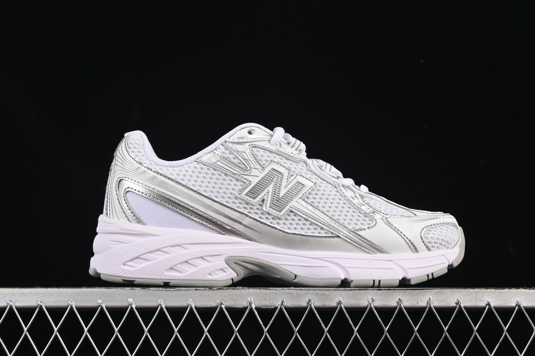 💰180纯原
 New Balance 740系列复古老爹风休闲运动慢跑鞋 U740WM2
尺码：36 37 37.5 38 38.5 39 40 40.5 41 42 42.5 43 44 44.5 45 F.C3